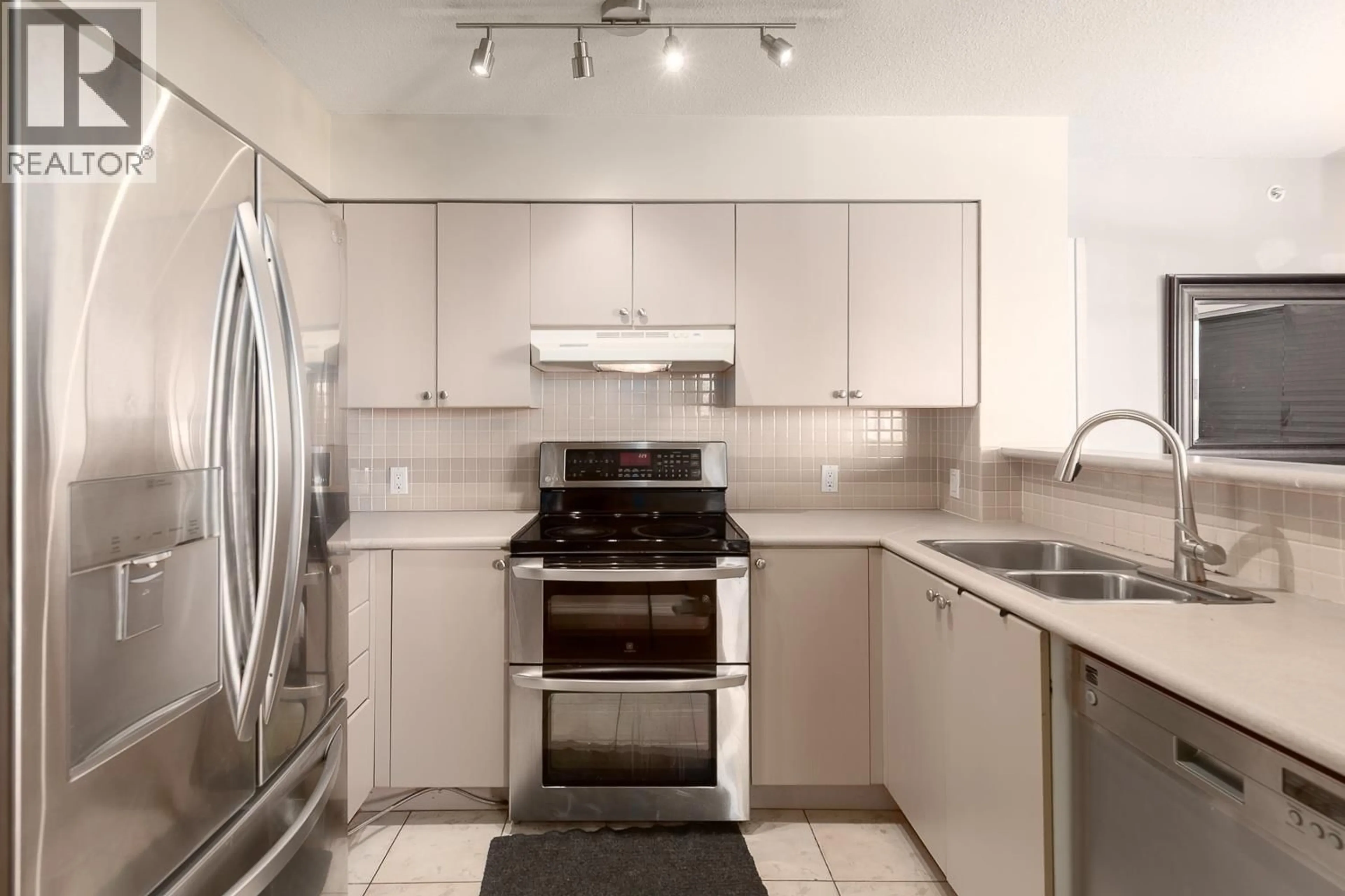Standard kitchen, unknown for 1503 - 1277 NELSON STREET, Vancouver British Columbia V6E4M8