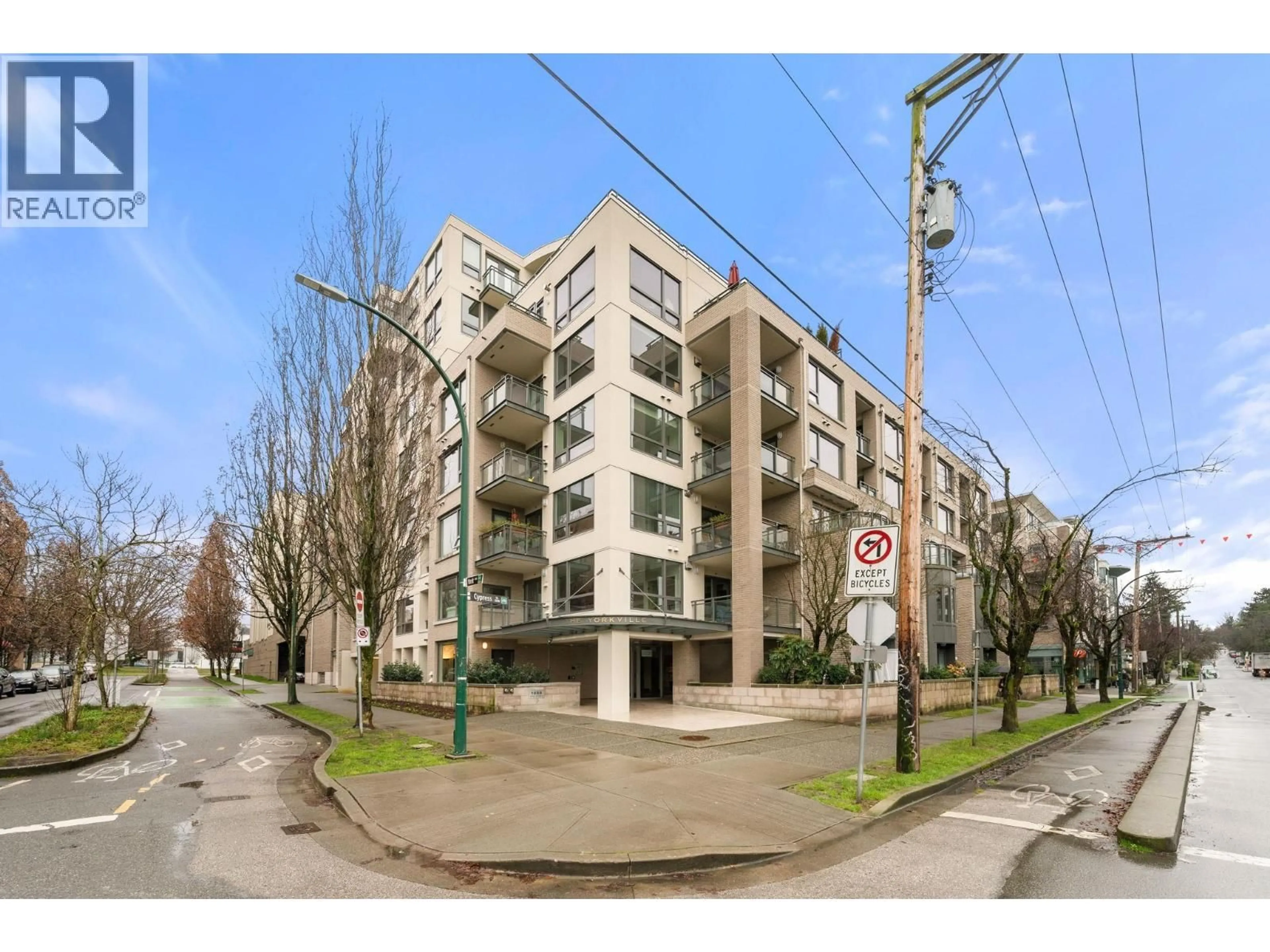A pic from outside/outdoor area/front of a property/back of a property/a pic from drone, street for 1878 YORK AVENUE, Vancouver British Columbia V6J5A7