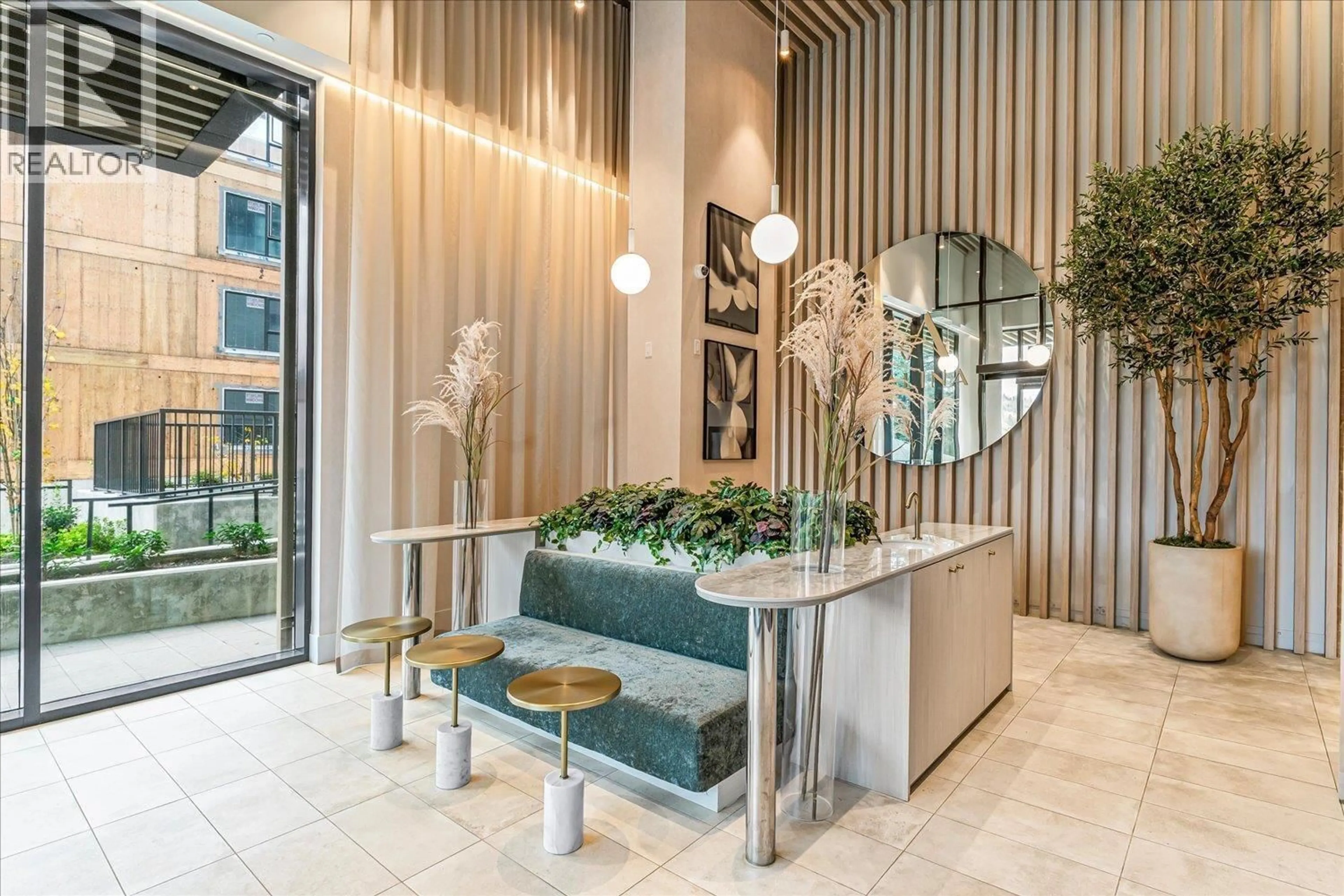 Indoor foyer for 2010 - 626 CLAREMONT STREET, Coquitlam British Columbia V3J3T4