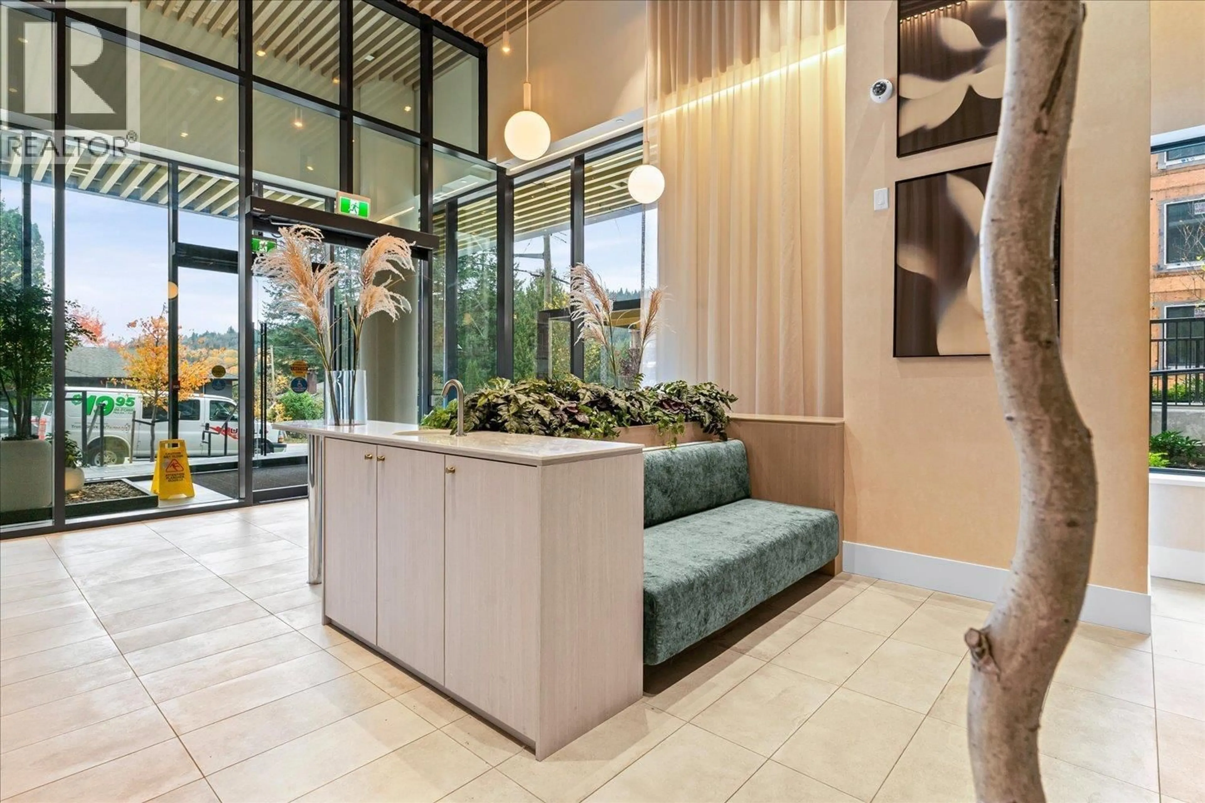 Lobby for 2010 - 626 CLAREMONT STREET, Coquitlam British Columbia V3J3T4