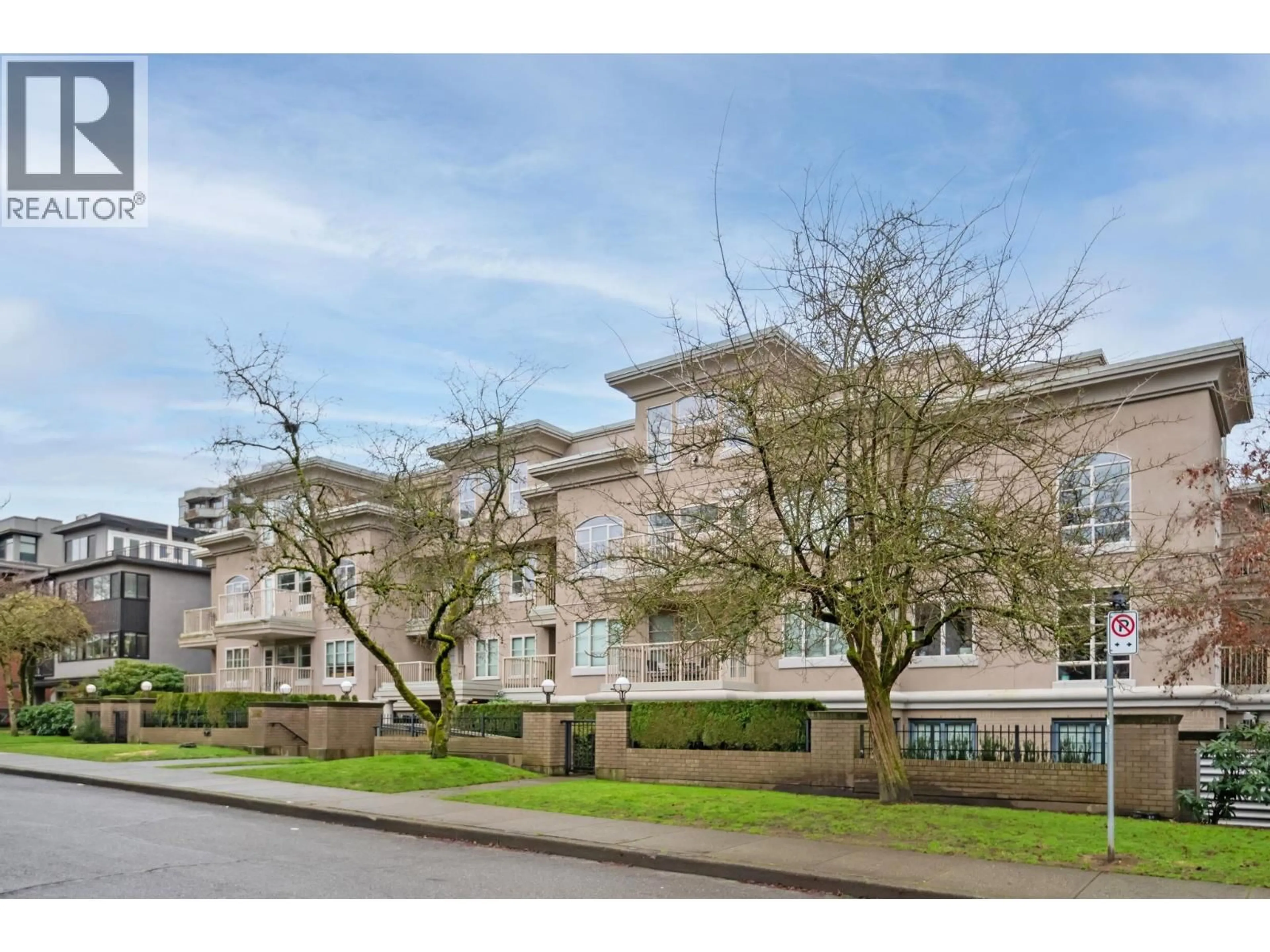 A pic from outside/outdoor area/front of a property/back of a property/a pic from drone, street for 206 - 2490 2ND AVENUE, Vancouver British Columbia V6K1J6