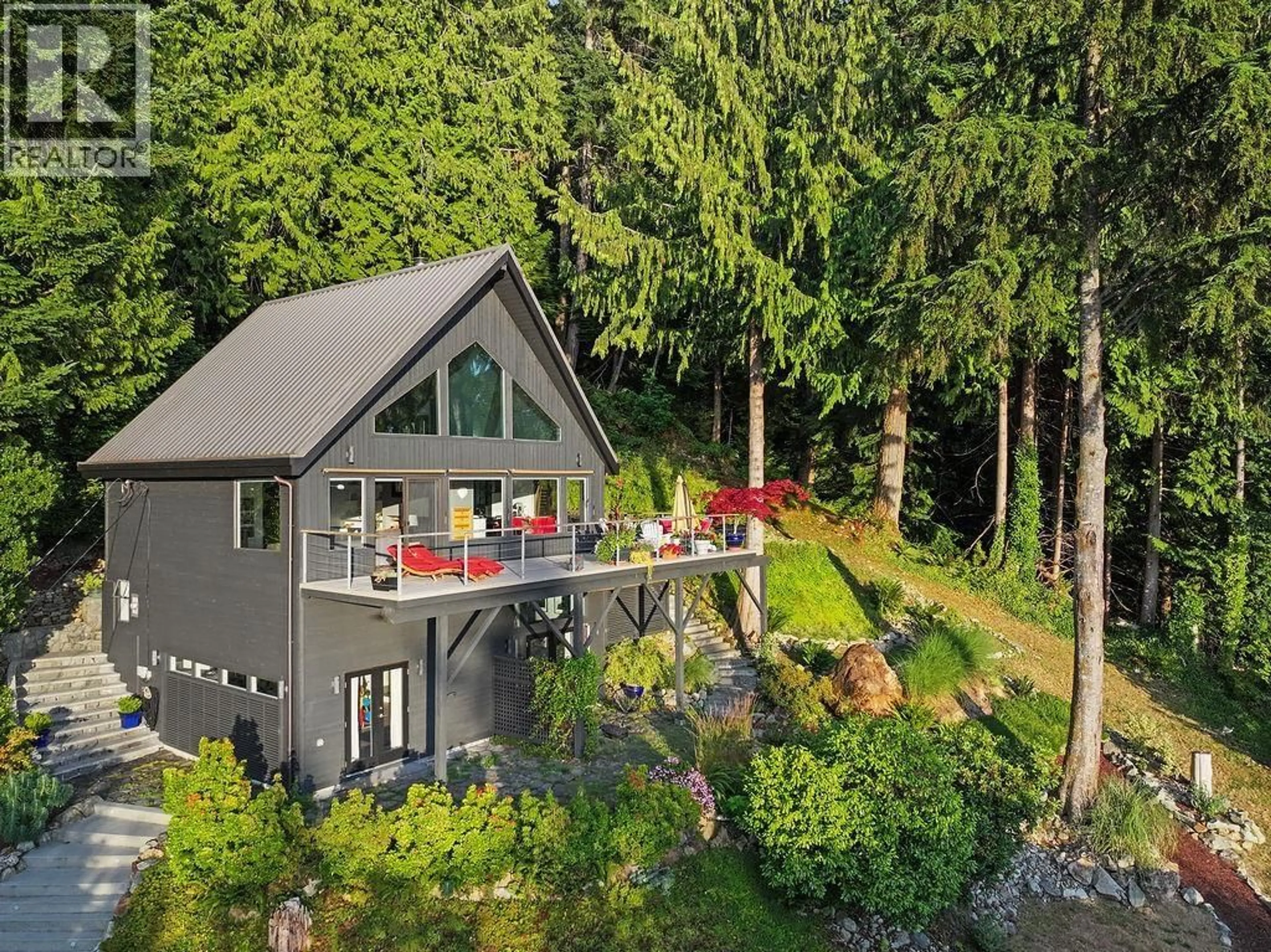 A pic from outside/outdoor area/front of a property/back of a property/a pic from drone, unknown for 485 TIMBERTOP DRIVE, Lions Bay British Columbia V0N2E0