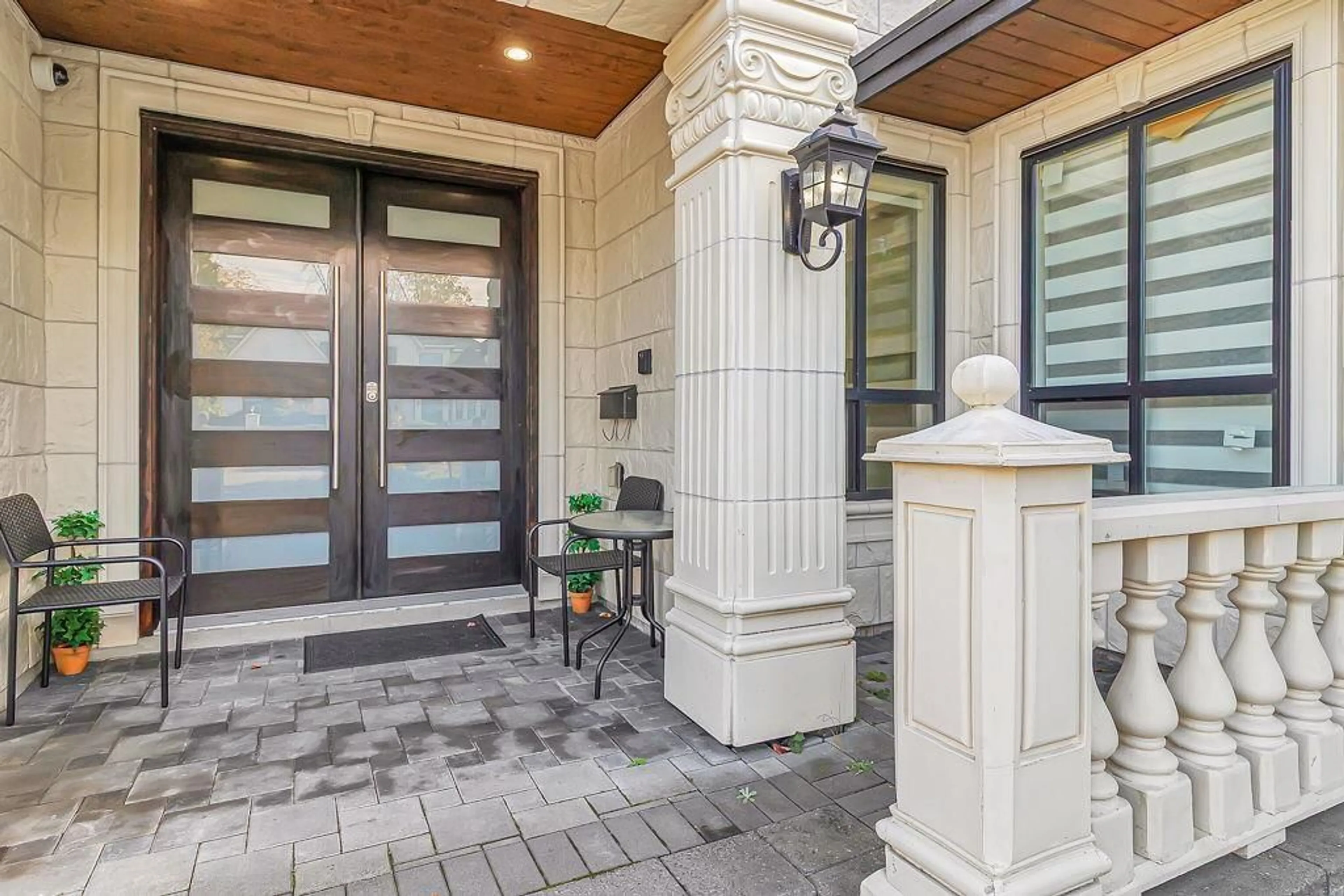 Indoor entryway for 1772 156A STREET, Surrey British Columbia V4A4W1