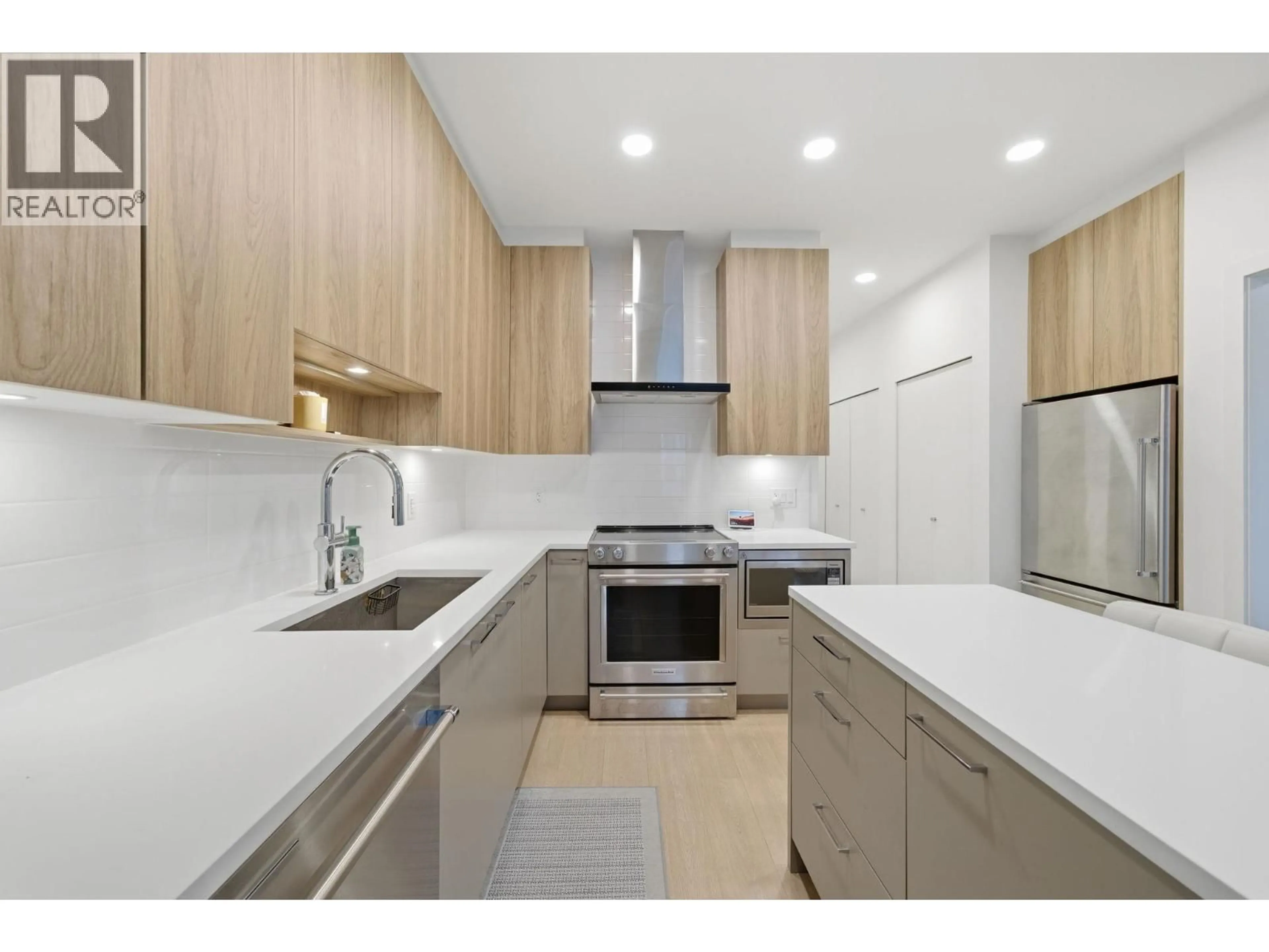 Standard kitchen, unknown for 418 - 7588 16TH STREET, Burnaby British Columbia V3N0H8