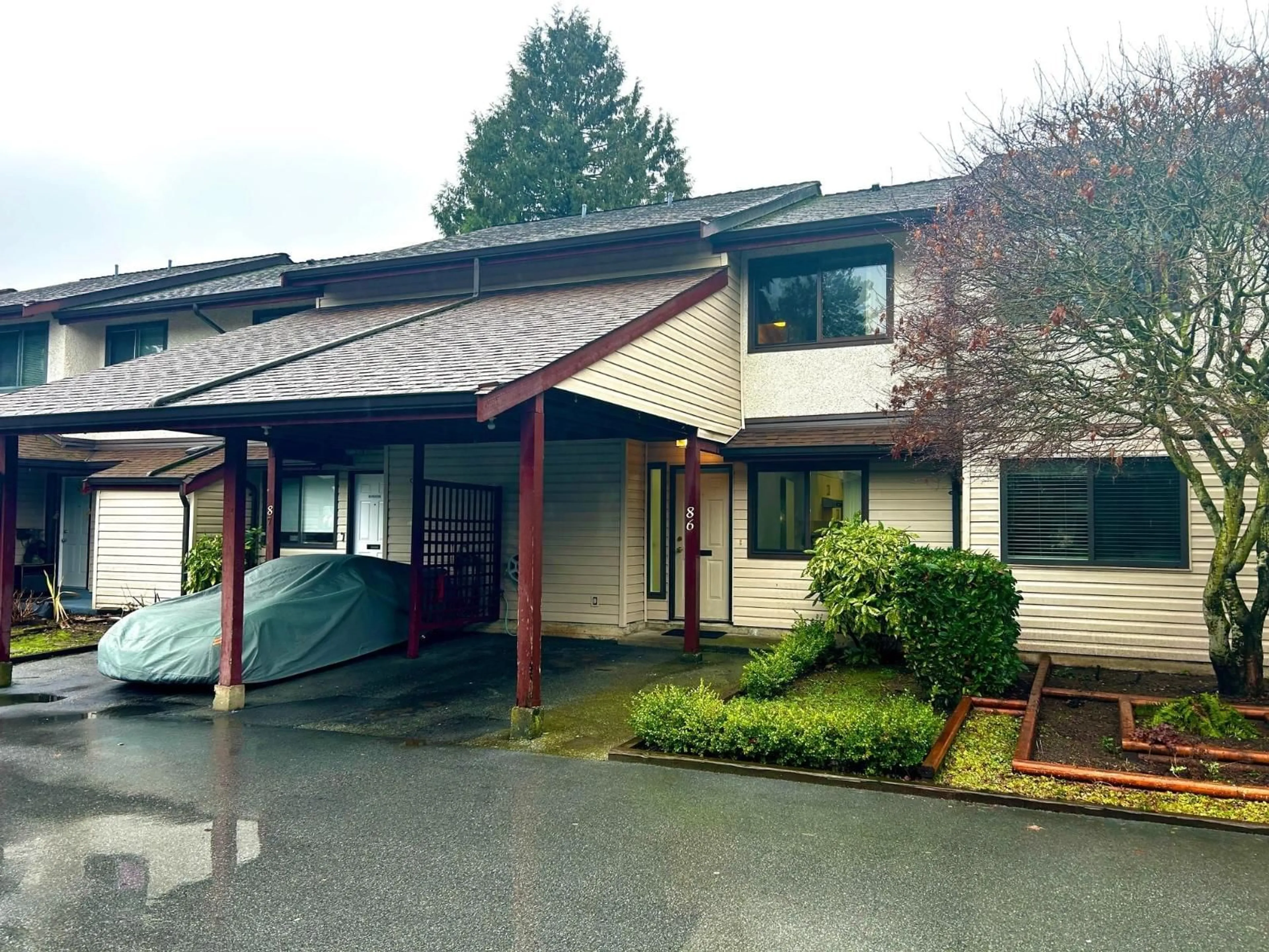 A pic from outside/outdoor area/front of a property/back of a property/a pic from drone, unknown for 86 - 13880 74 AVENUE, Surrey British Columbia V3W7E6