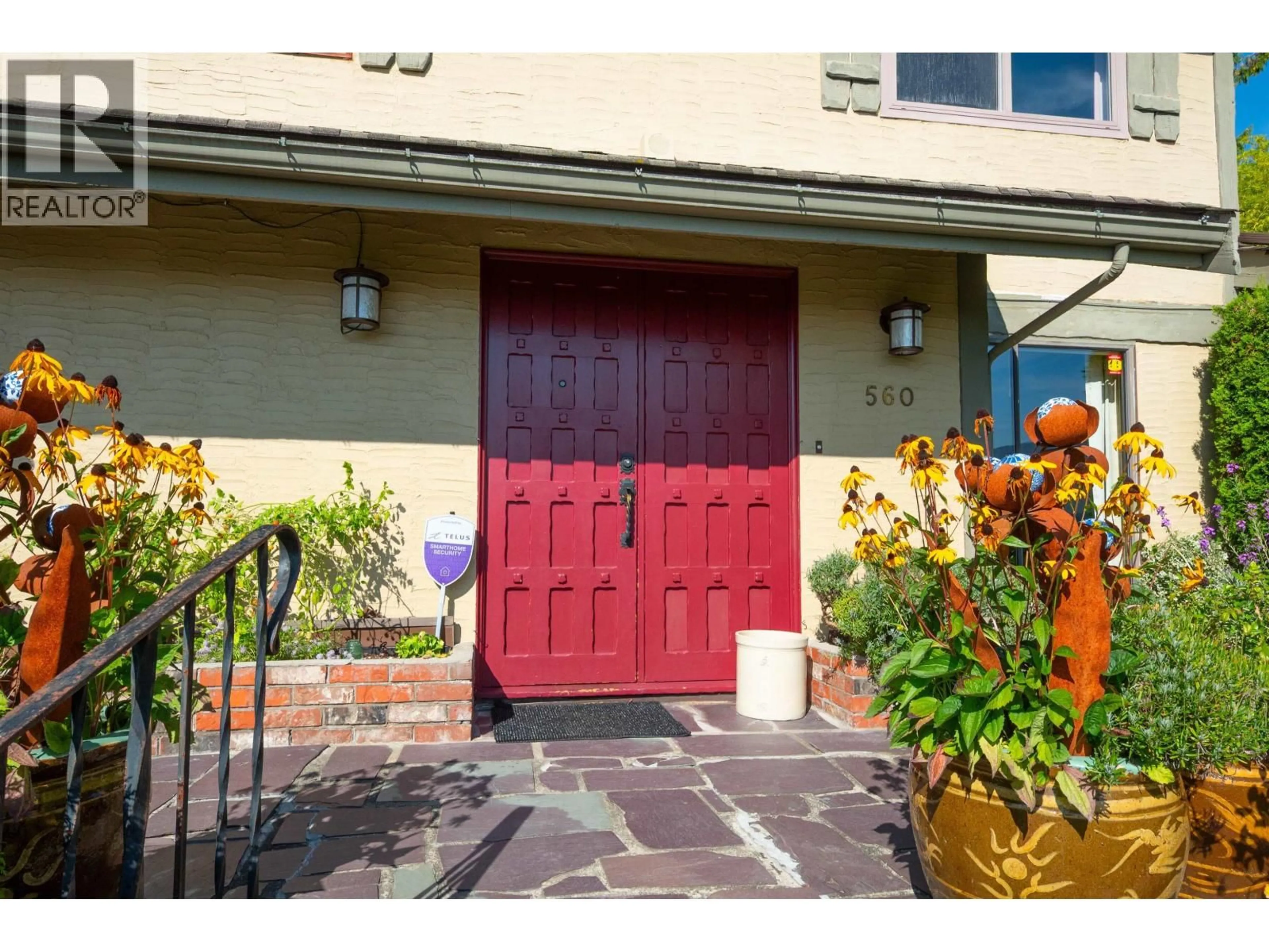 Indoor entryway for 560 CRAIGMOHR DRIVE, West Vancouver British Columbia V7S1W9
