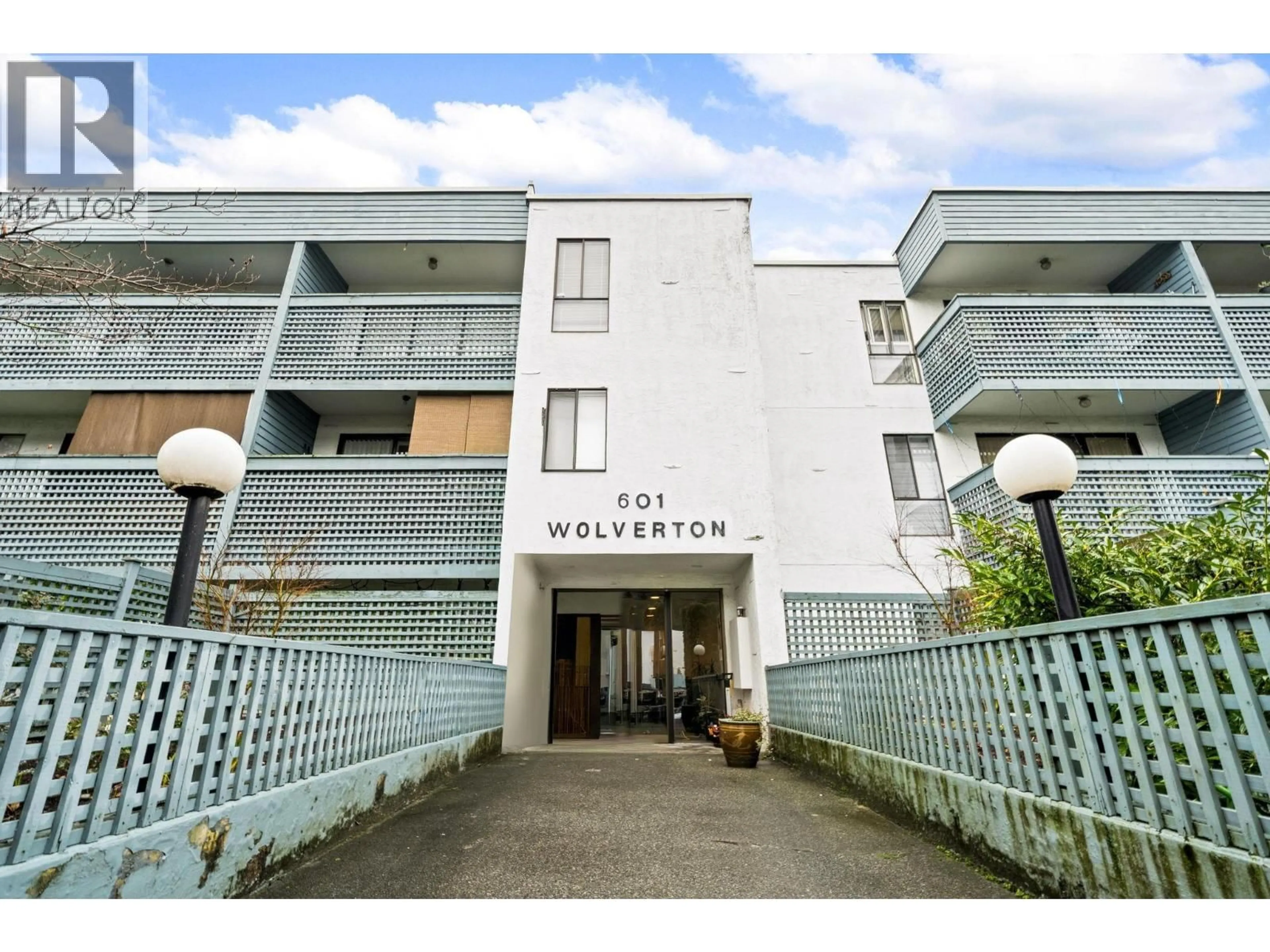 Indoor foyer for 301 - 601 NORTH ROAD, Coquitlam British Columbia V3J1P1