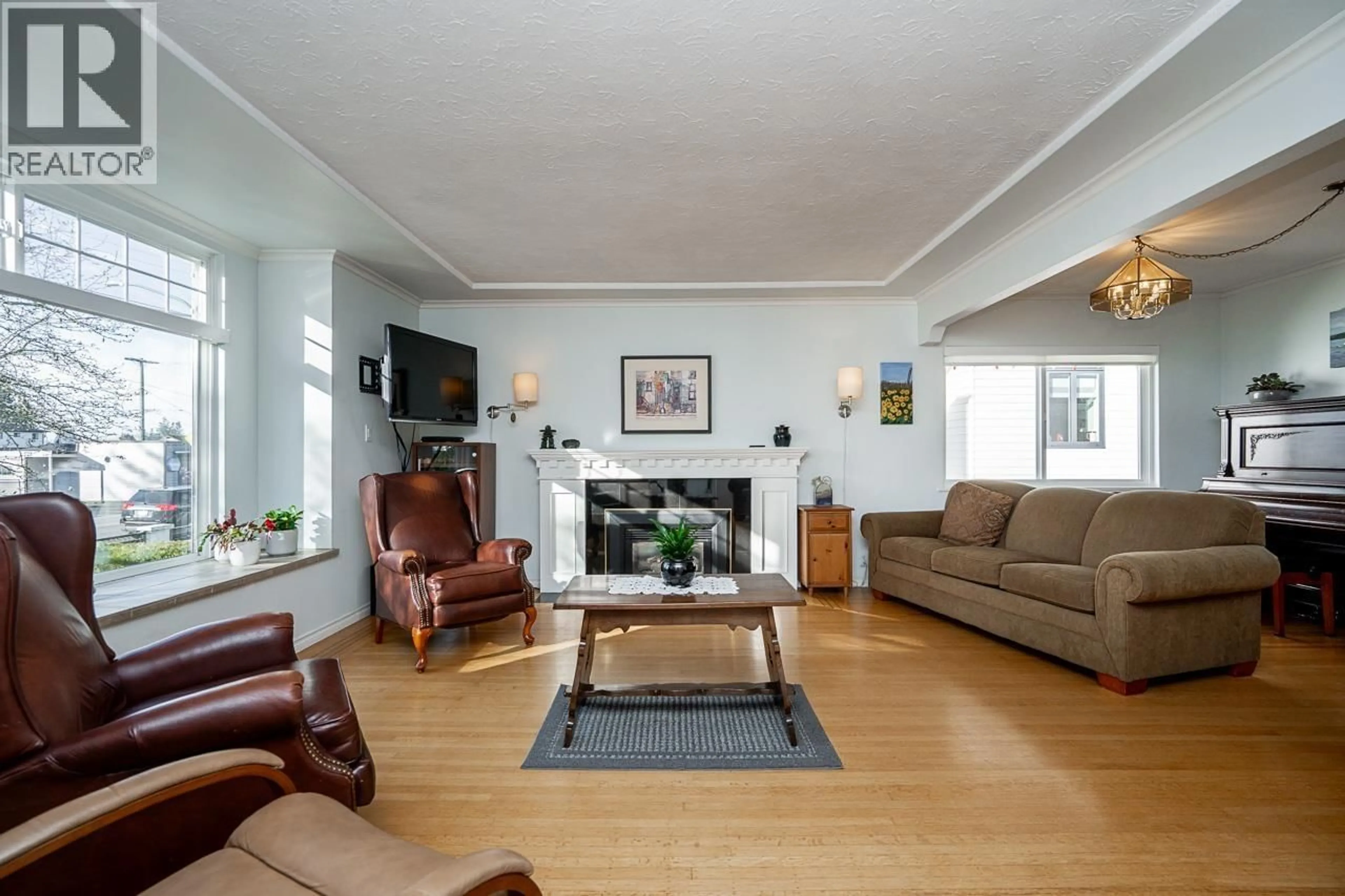 Living room with furniture, unknown for 7738 CUMBERLAND STREET, Burnaby British Columbia V3N3Y3