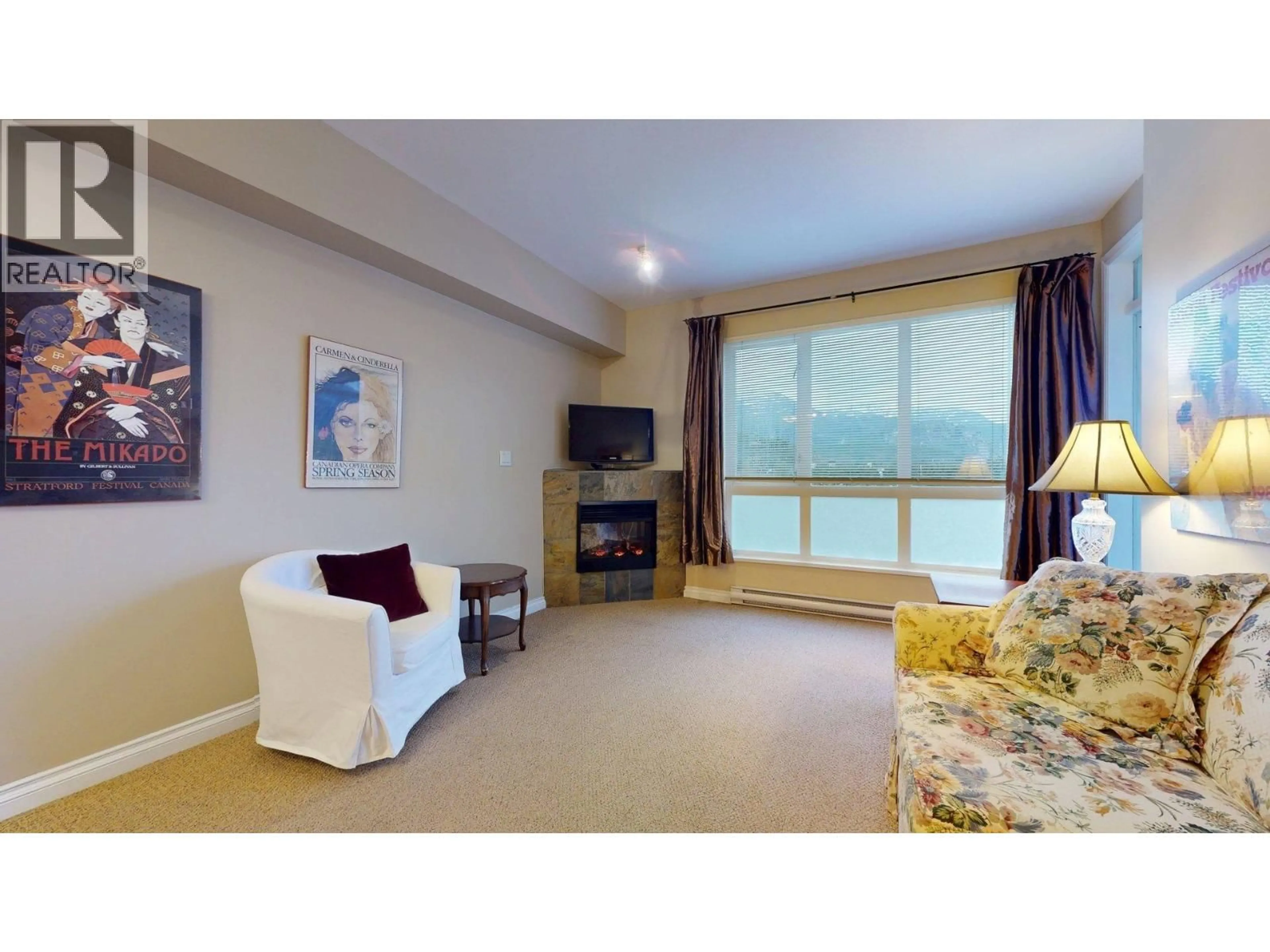 Living room with furniture, unknown for 303 - 40437 TANTALUS ROAD, Squamish British Columbia V0N1T0