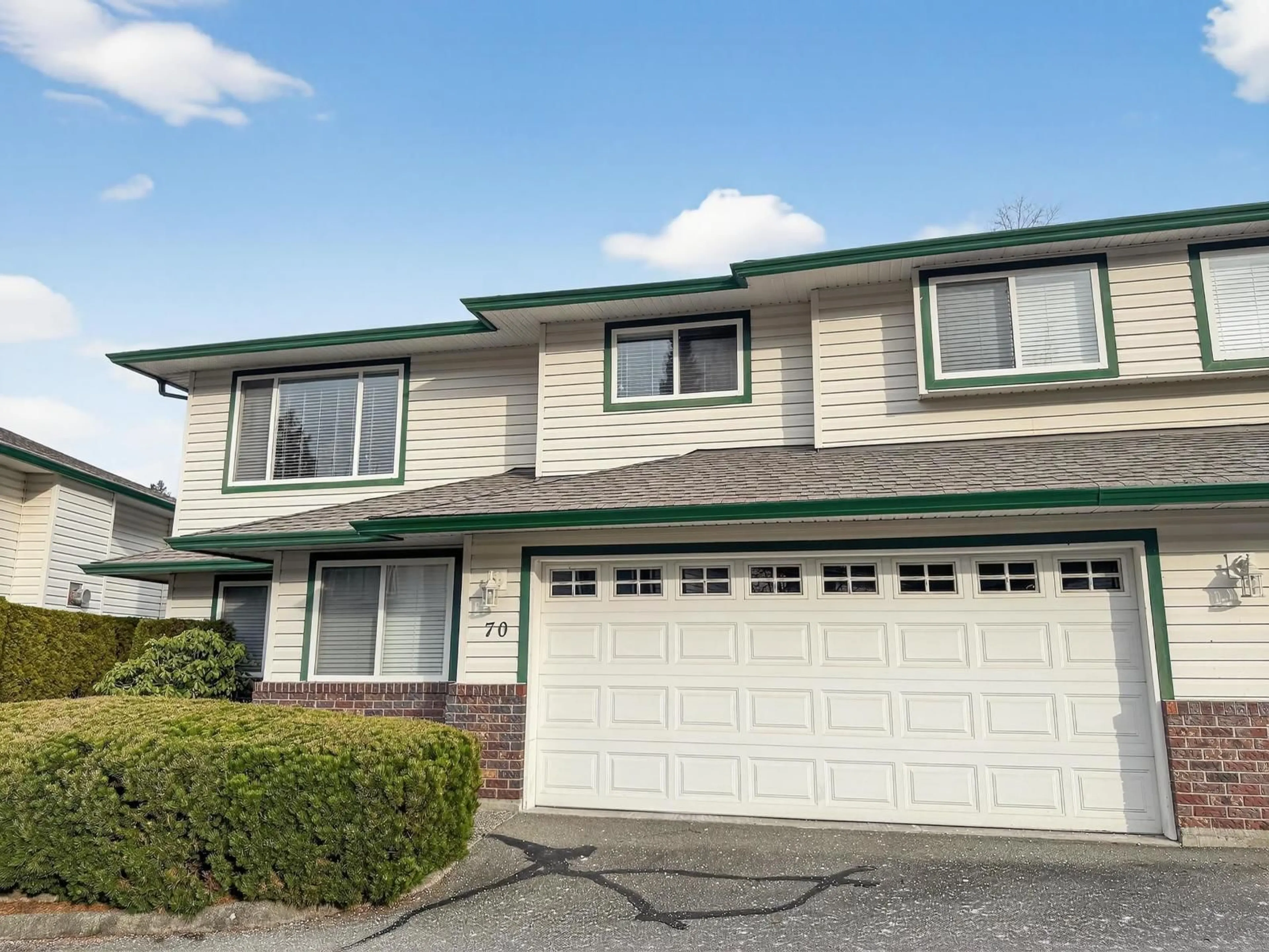 Home with vinyl exterior material, street for 70 - 34250 HAZELWOOD AVENUE, Abbotsford British Columbia V2S7L4