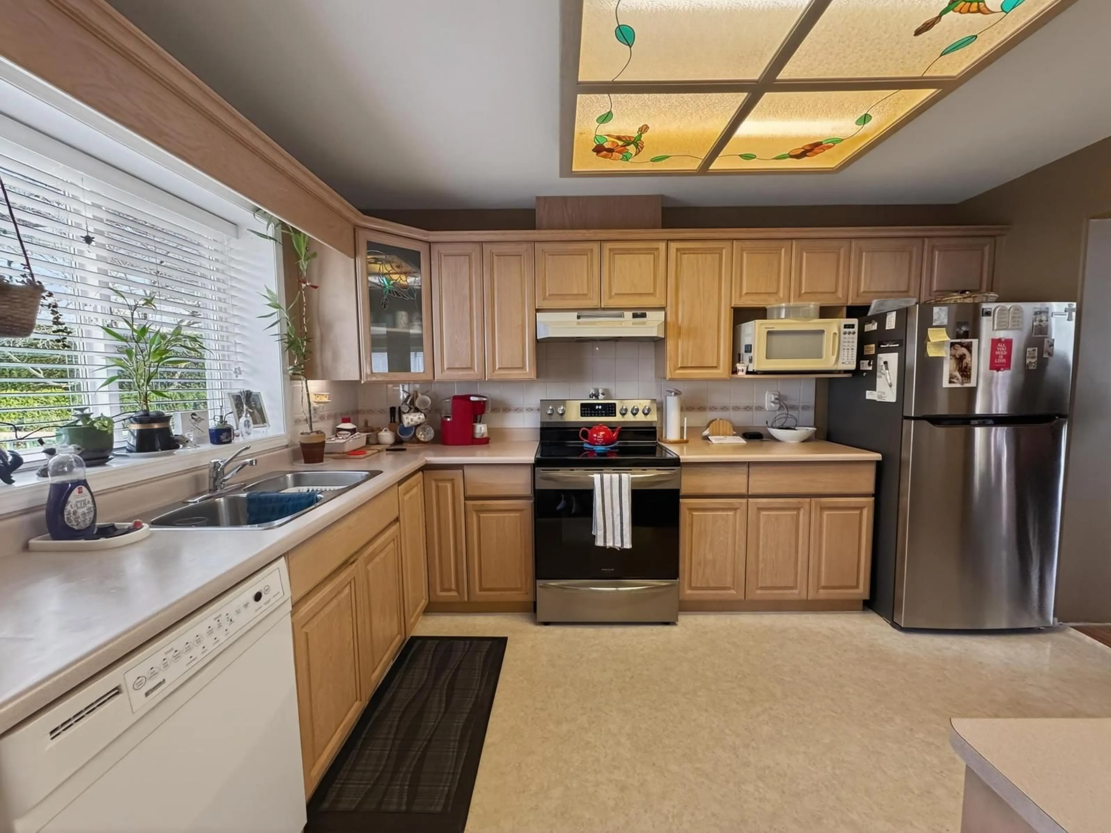 Standard kitchen, ceramic/tile floor for 70 - 34250 HAZELWOOD AVENUE, Abbotsford British Columbia V2S7L4