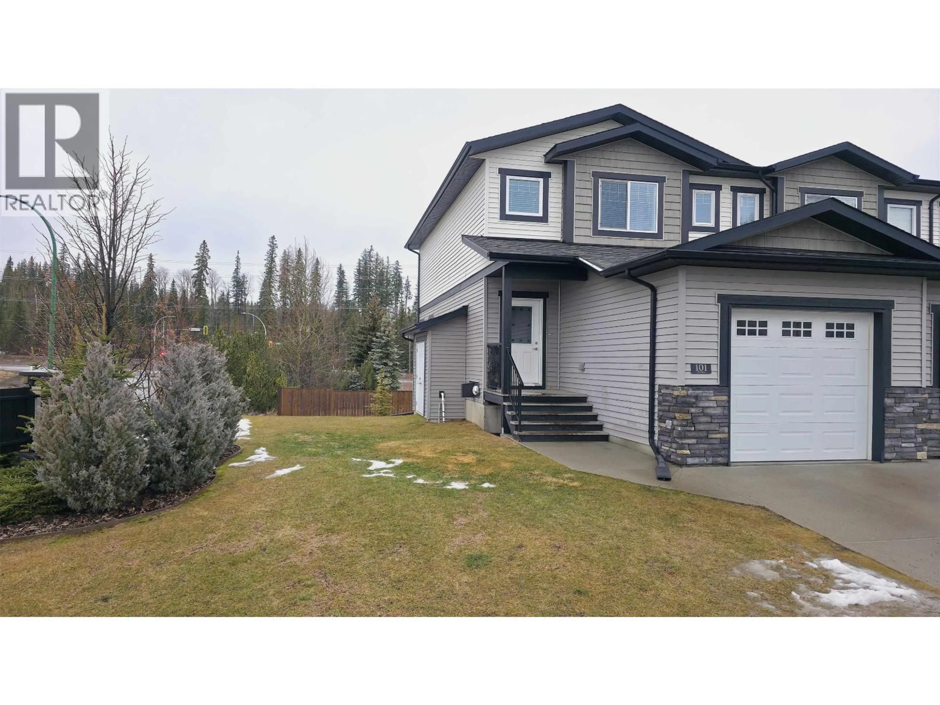 Home with vinyl exterior material, mountain view for 101 - 6798 WESTGATE AVENUE, Prince George British Columbia V2N0H6