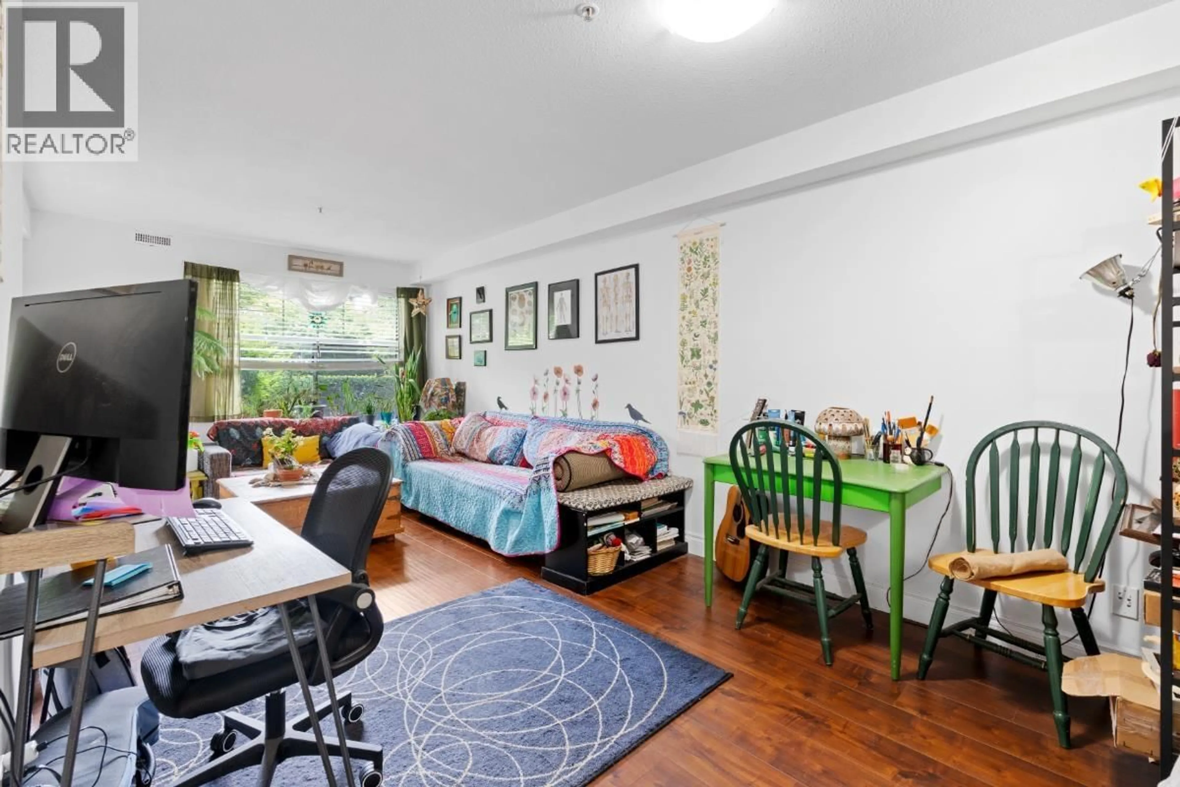 Living room with furniture, wood/laminate floor for 108 - 20561 113 AVENUE, Maple Ridge British Columbia V2X1E2