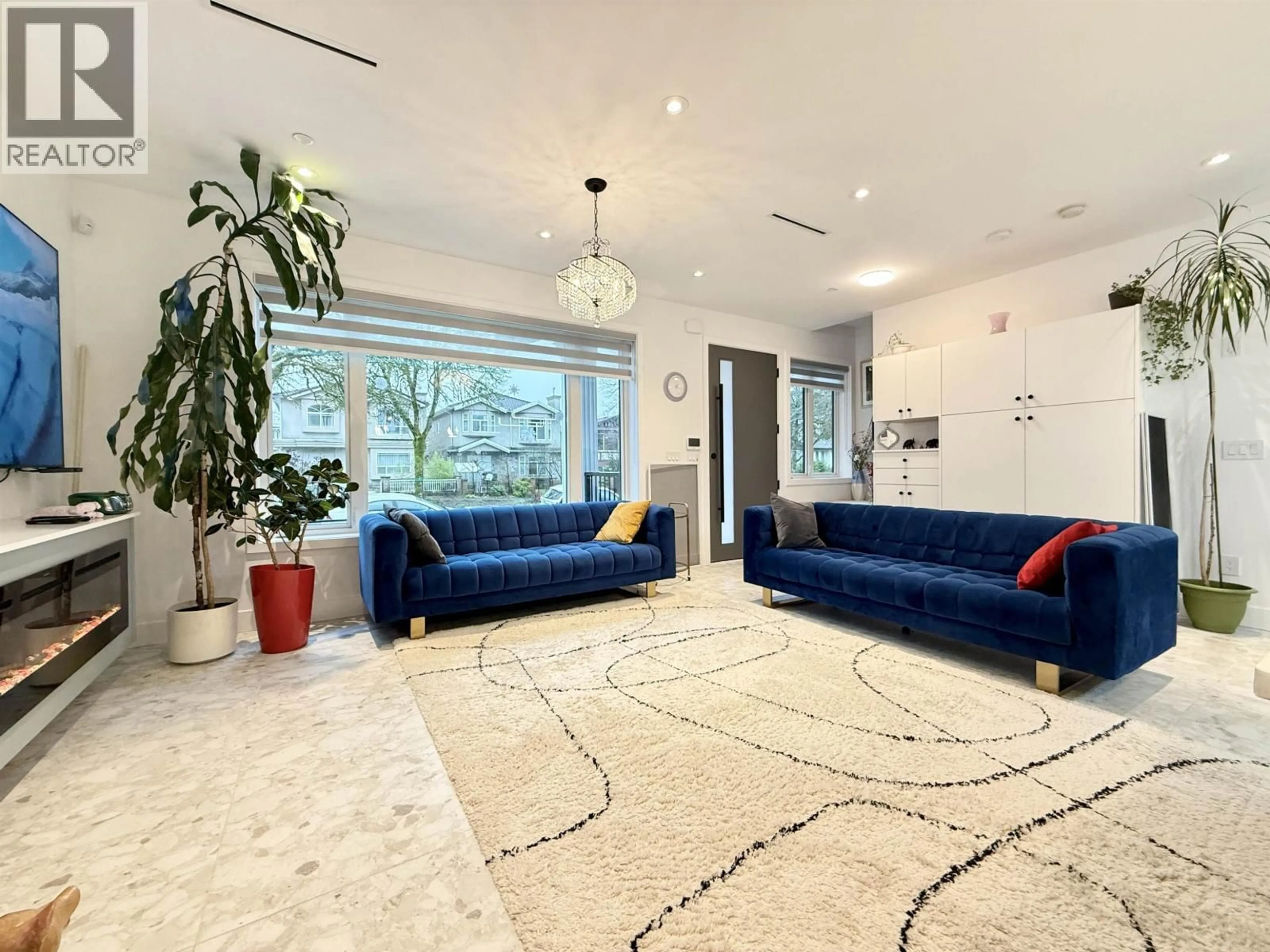 Living room with furniture, carpet floor for 2931 28TH AVENUE, Vancouver British Columbia V5R1S3