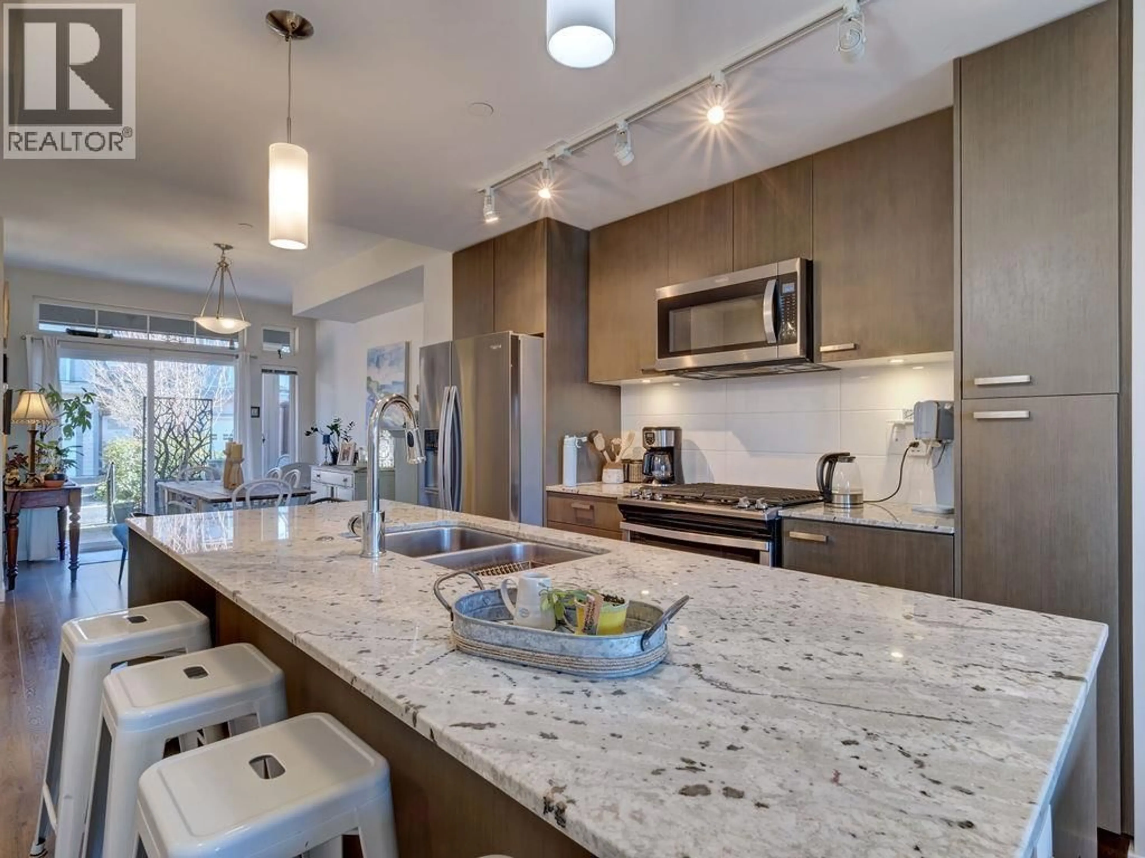 Contemporary kitchen, ceramic/tile floor for 5964 BEACHGATE LANE, Sechelt British Columbia V7Z0S2