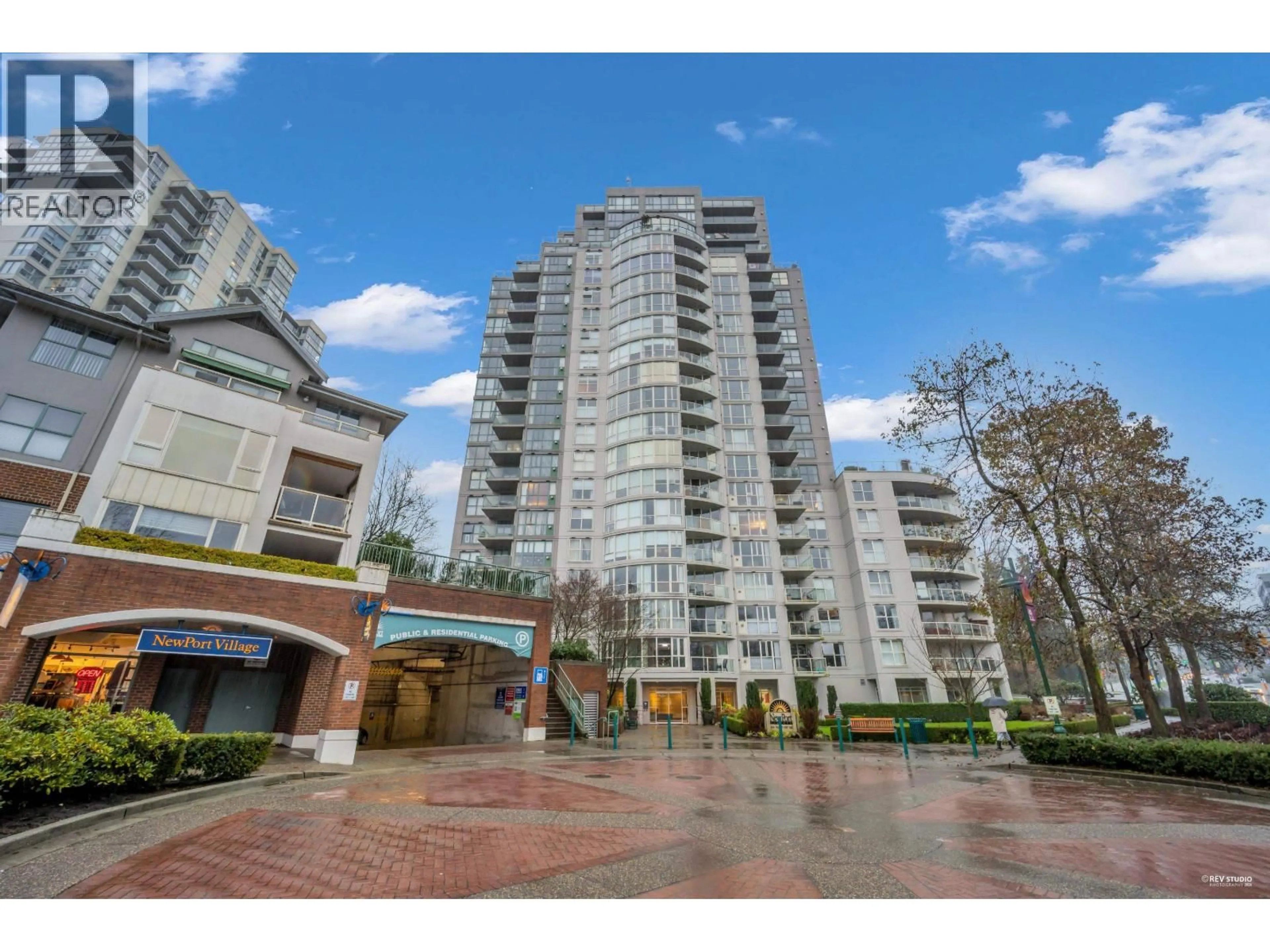 Indoor foyer for 905 - 200 NEWPORT DRIVE, Port Moody British Columbia V3H5B7