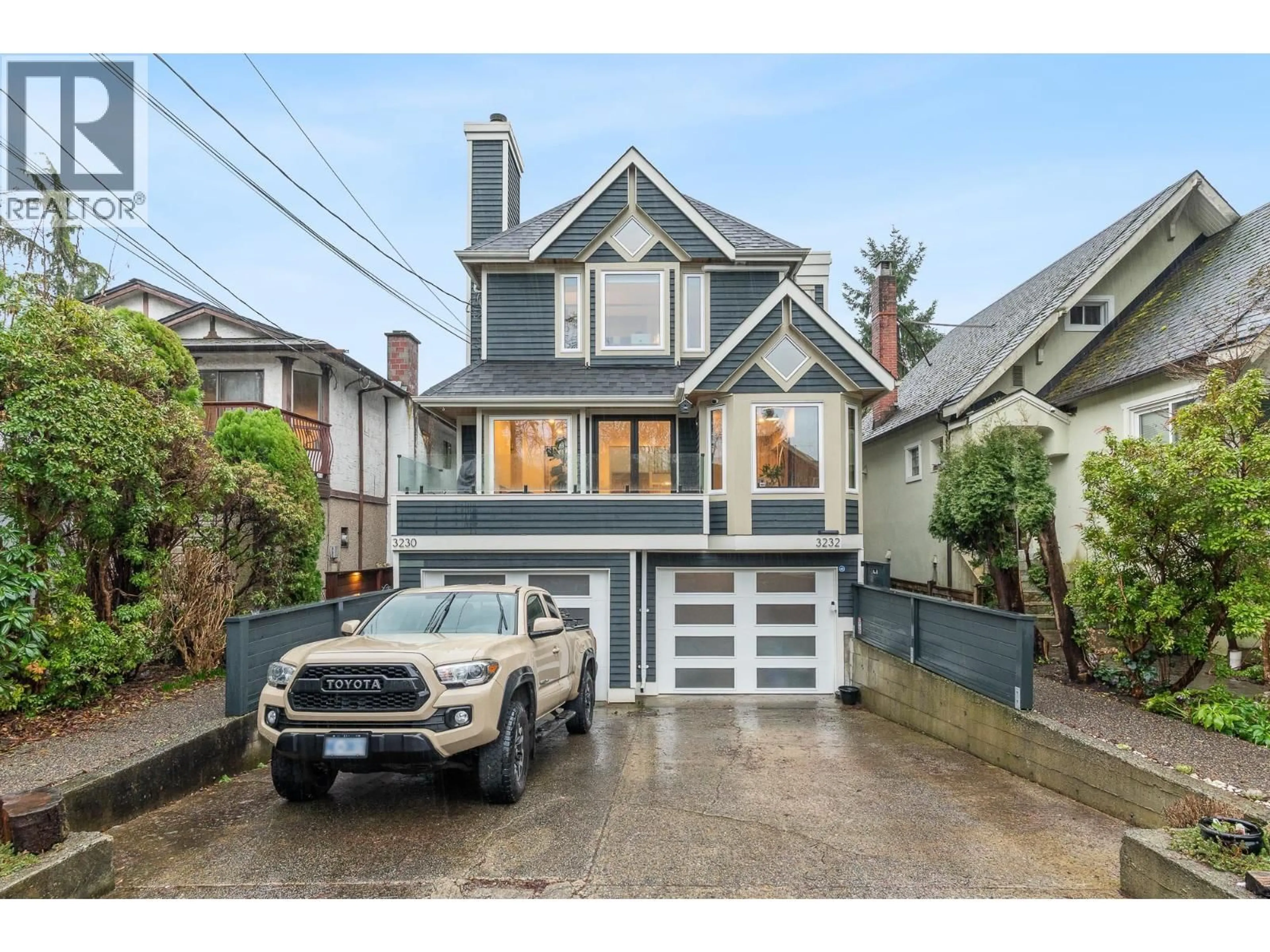 Home with vinyl exterior material, street for 3232 5TH AVENUE, Vancouver British Columbia V6K1V4