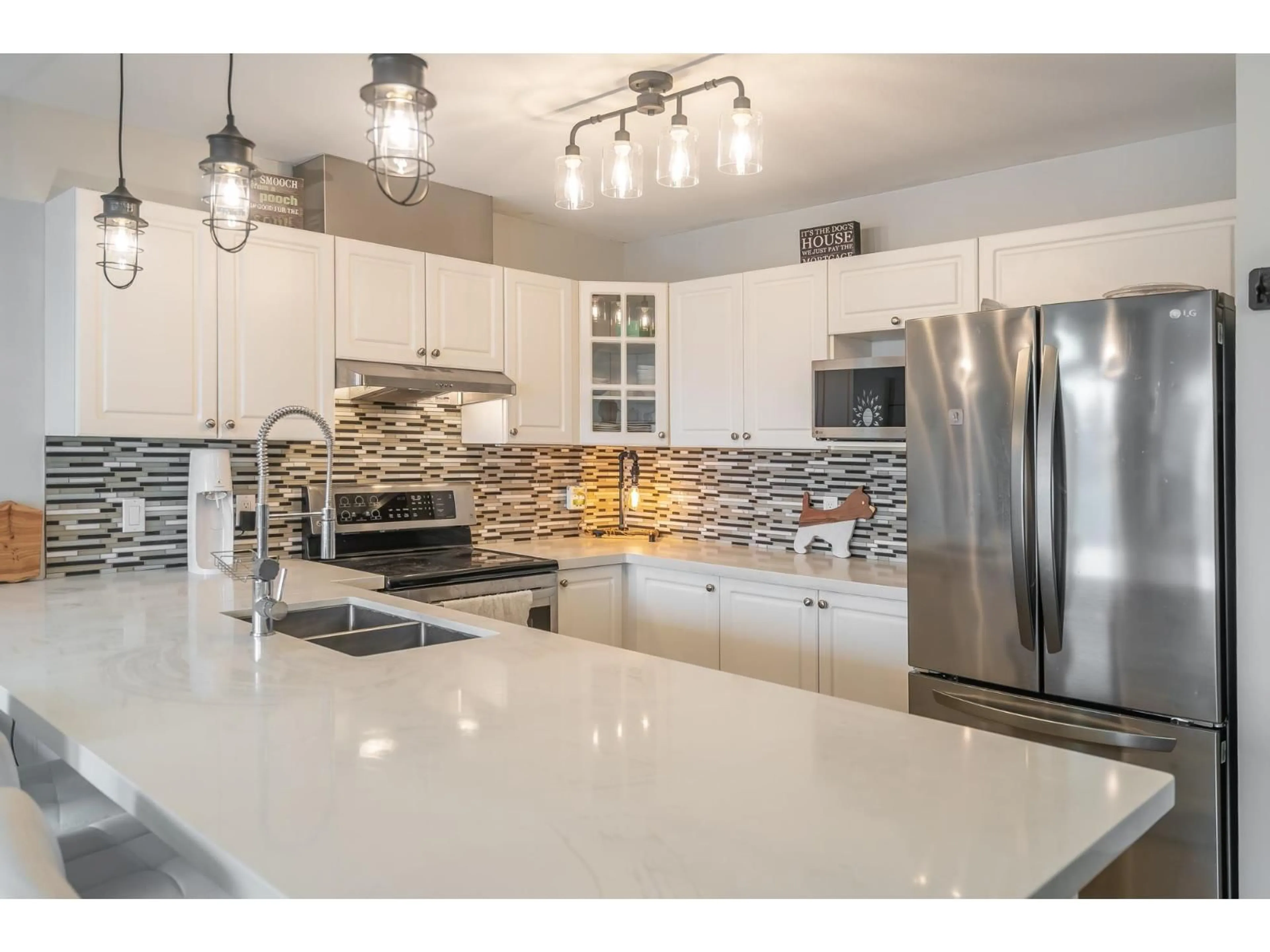 Open concept kitchen, ceramic/tile floor for 408 - 6390 196 STREET, Langley British Columbia V2Y1J2