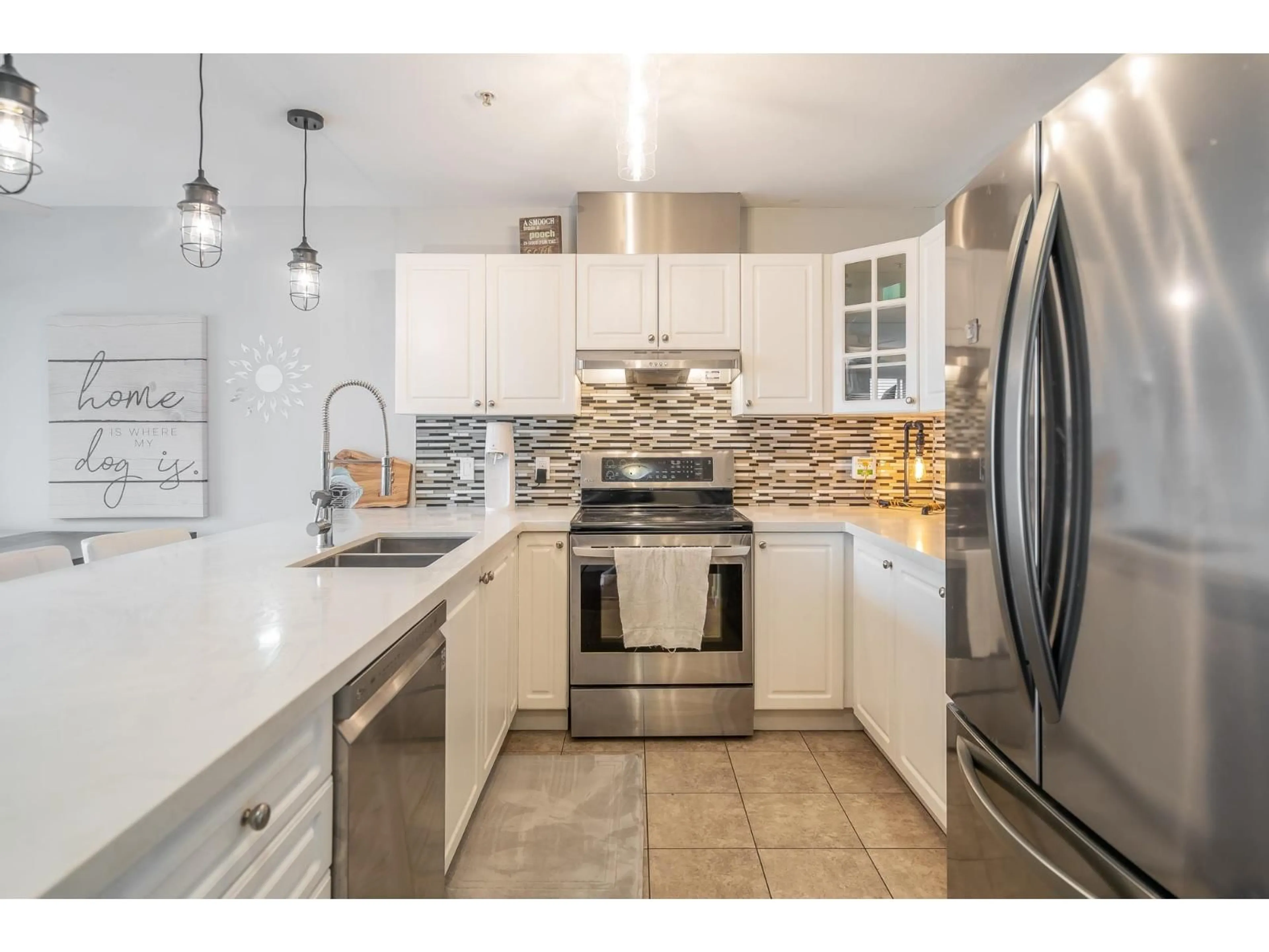 Open concept kitchen, ceramic/tile floor for 408 - 6390 196 STREET, Langley British Columbia V2Y1J2