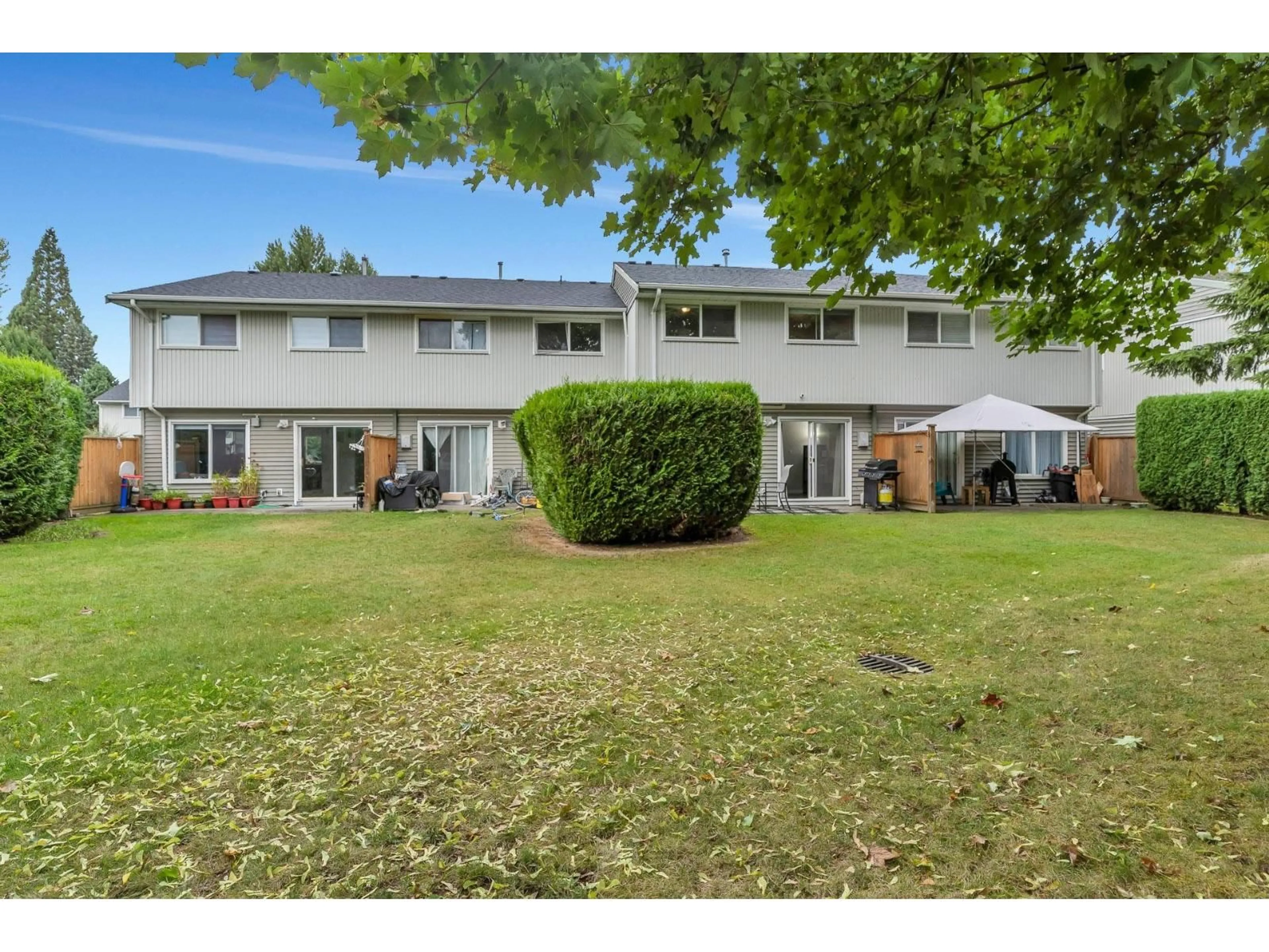 A pic from outside/outdoor area/front of a property/back of a property/a pic from drone, unknown for 65 - 45185 WOLFE ROAD, Chilliwack British Columbia V2P1V5