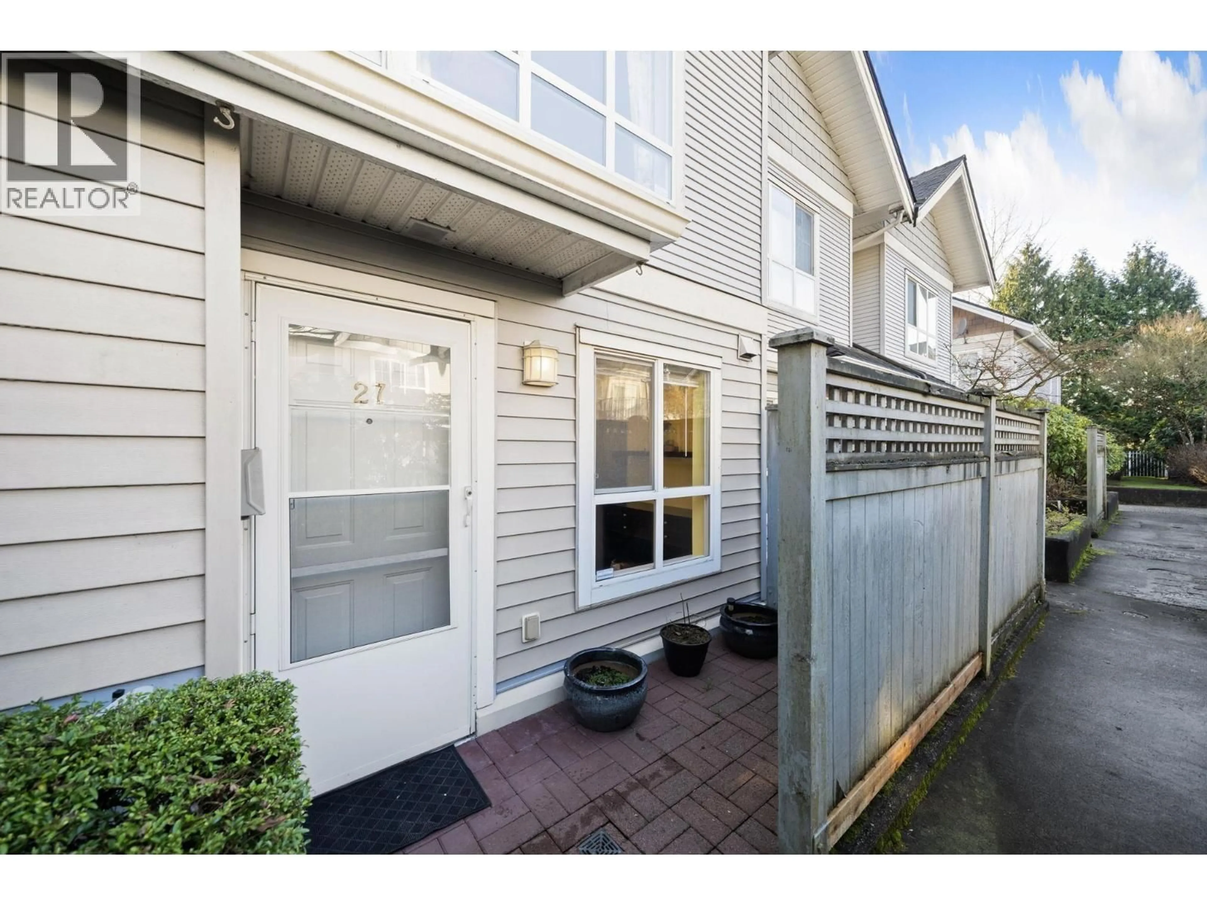 Unknown for 27 - 6670 RUMBLE STREET, Burnaby British Columbia V5E4L4