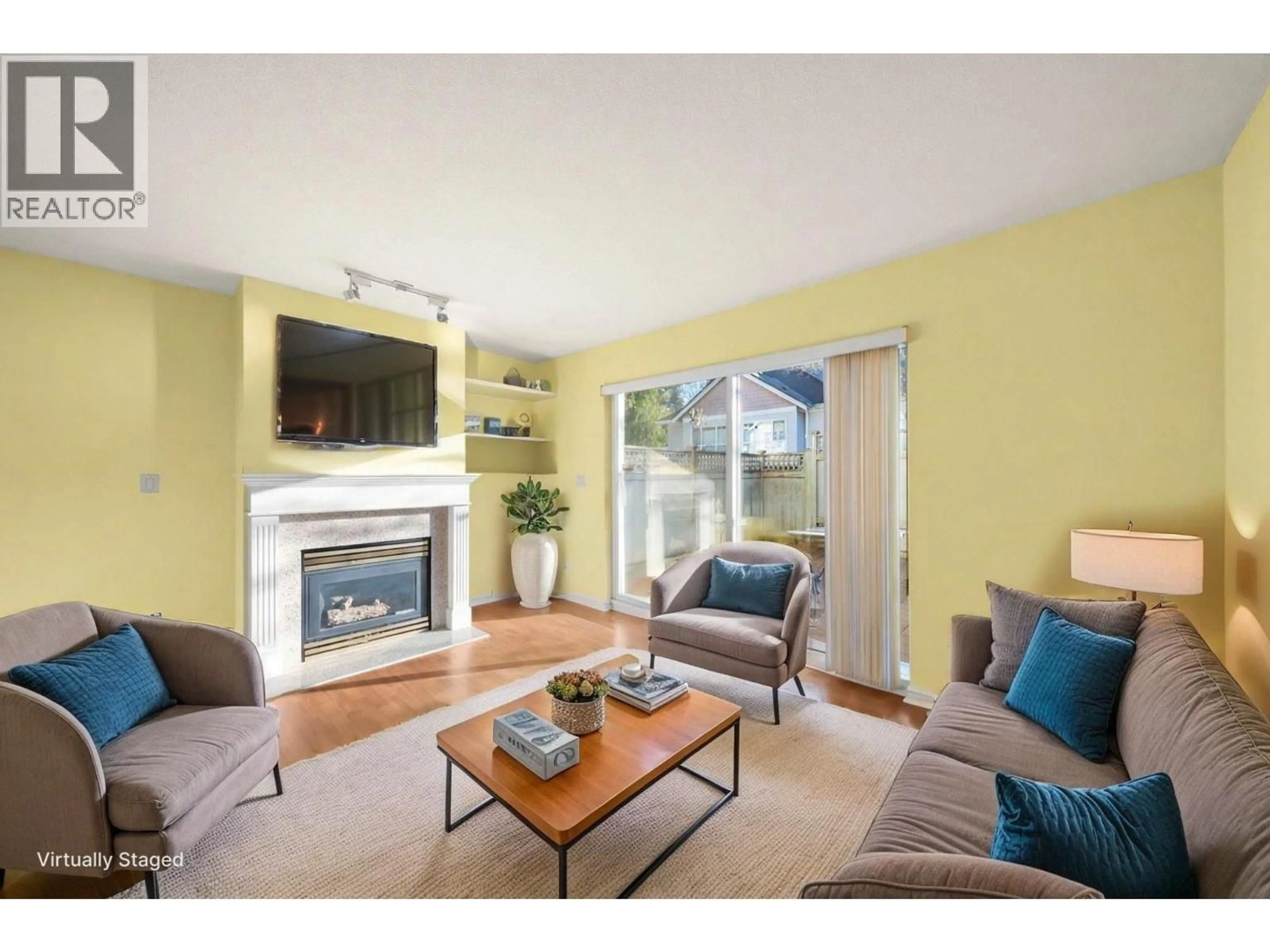 Living room with furniture, wood/laminate floor for 27 - 6670 RUMBLE STREET, Burnaby British Columbia V5E4L4