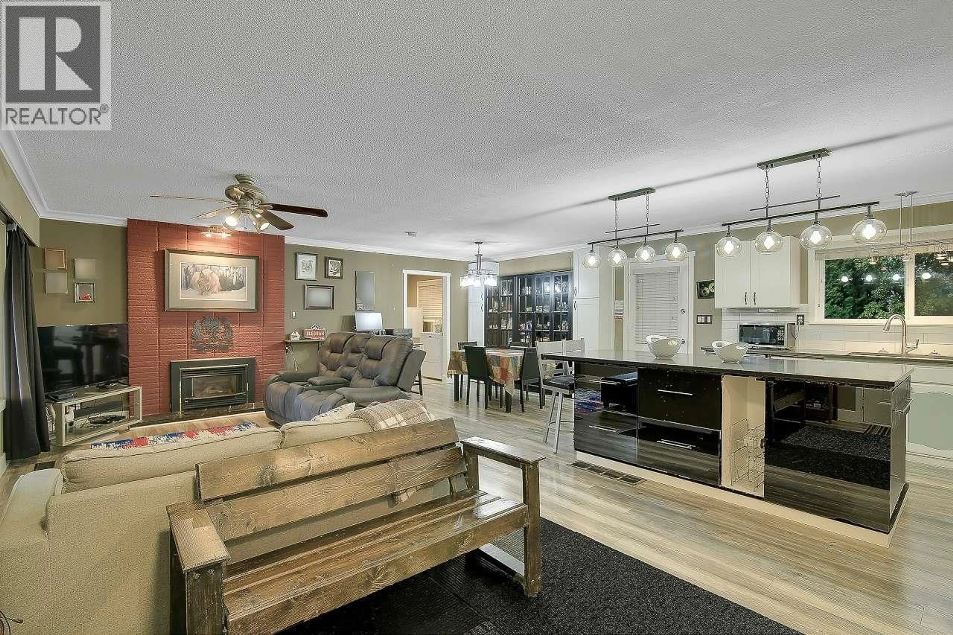 Living room with furniture, wood/laminate floor for 24835 SMITH AVENUE, Maple Ridge British Columbia V4R2A7