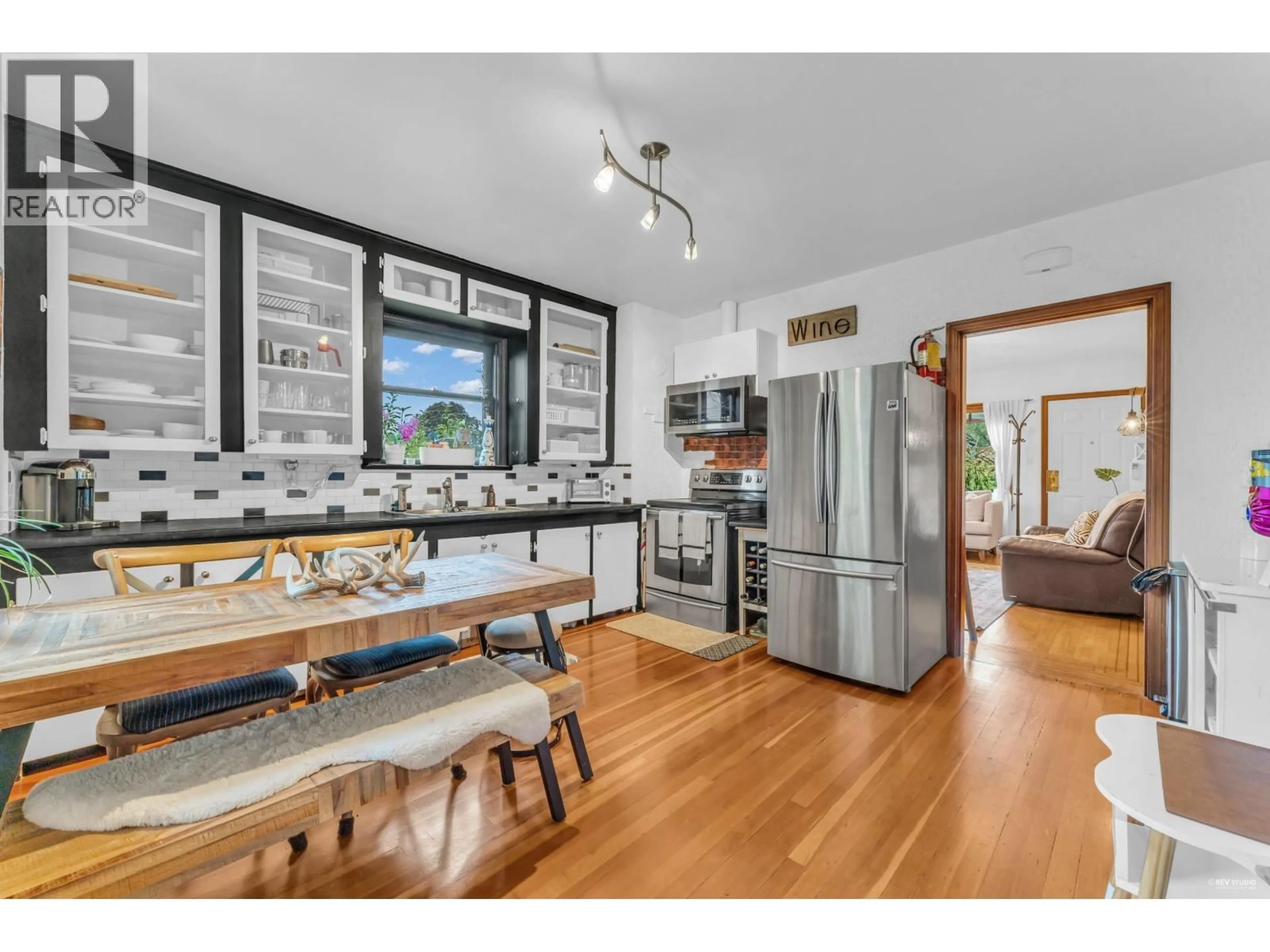 Open concept kitchen, unknown for 820 THIRD AVENUE, New Westminster British Columbia V3M1P2