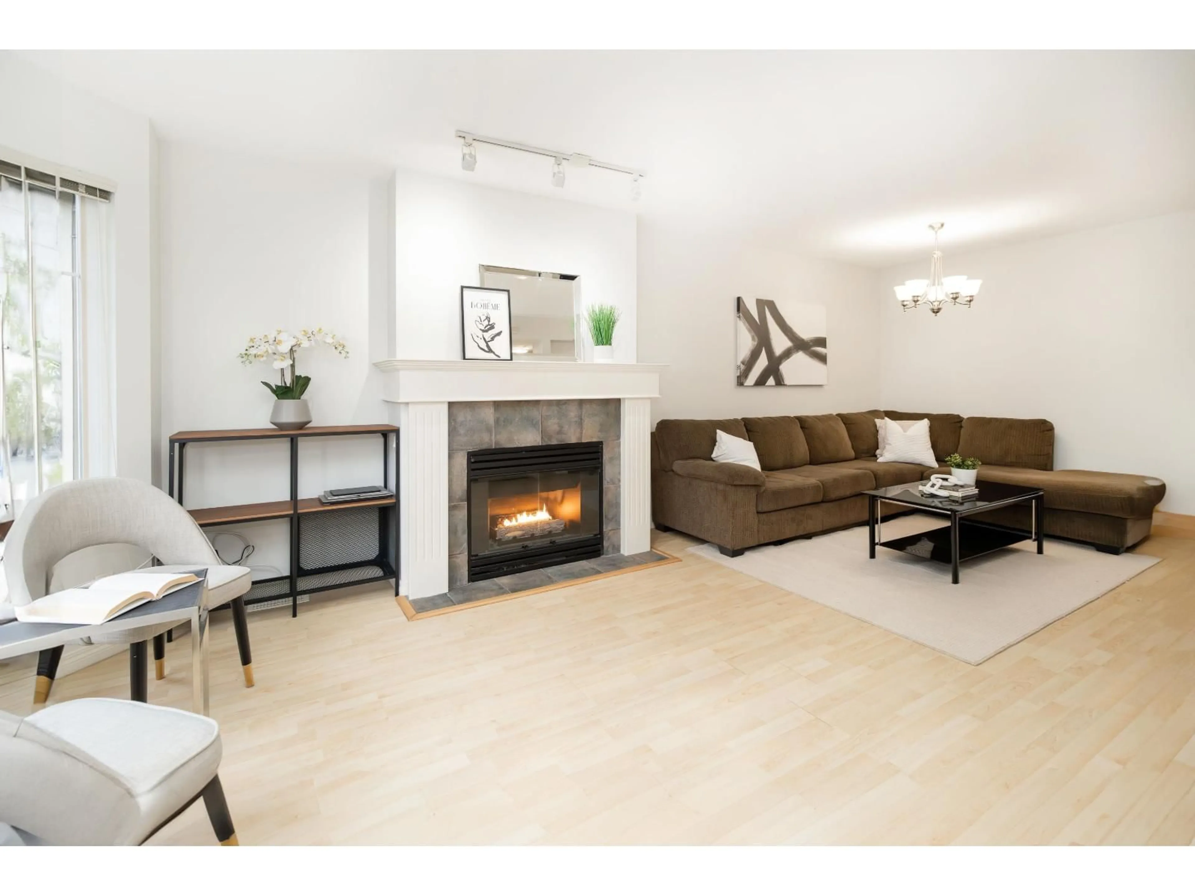 Living room with furniture, wood/laminate floor for 34 - 8888 151 STREET, Surrey British Columbia V3R0Z9