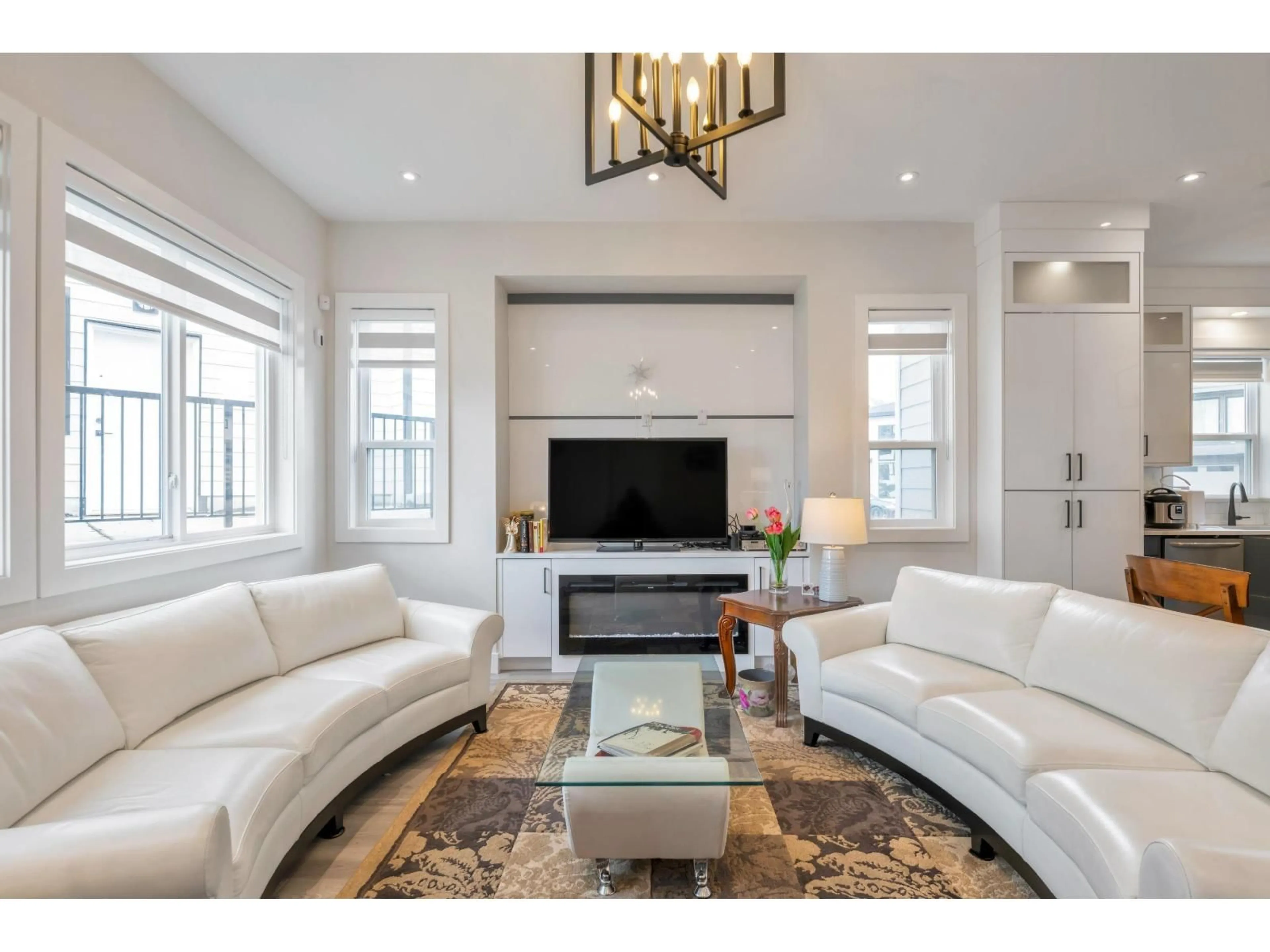 Living room with furniture, unknown for 46077 CRESTVIEW DRIVE, Chilliwack British Columbia V2R6G4