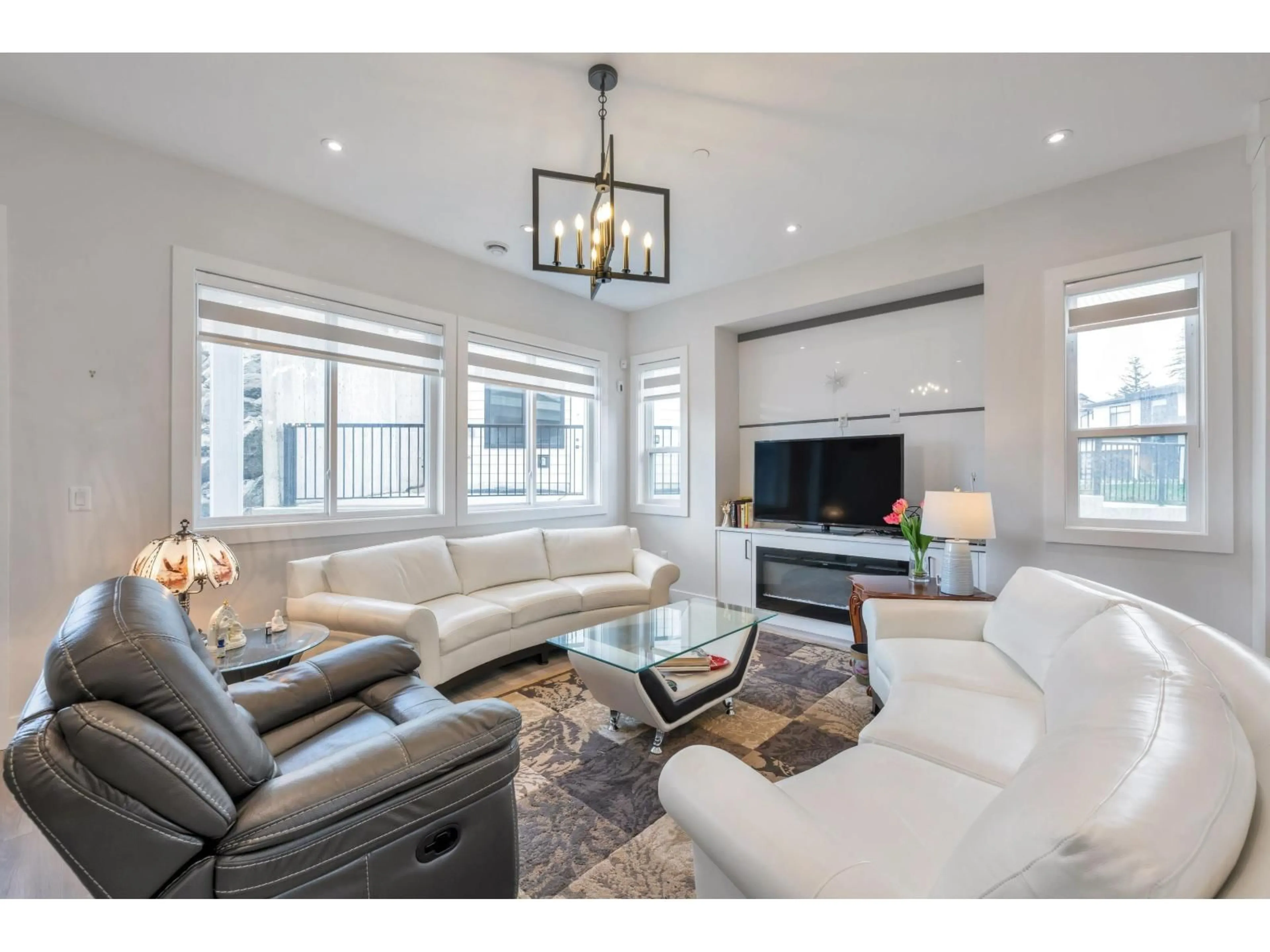 Living room with furniture, unknown for 46077 CRESTVIEW DRIVE, Chilliwack British Columbia V2R6G4