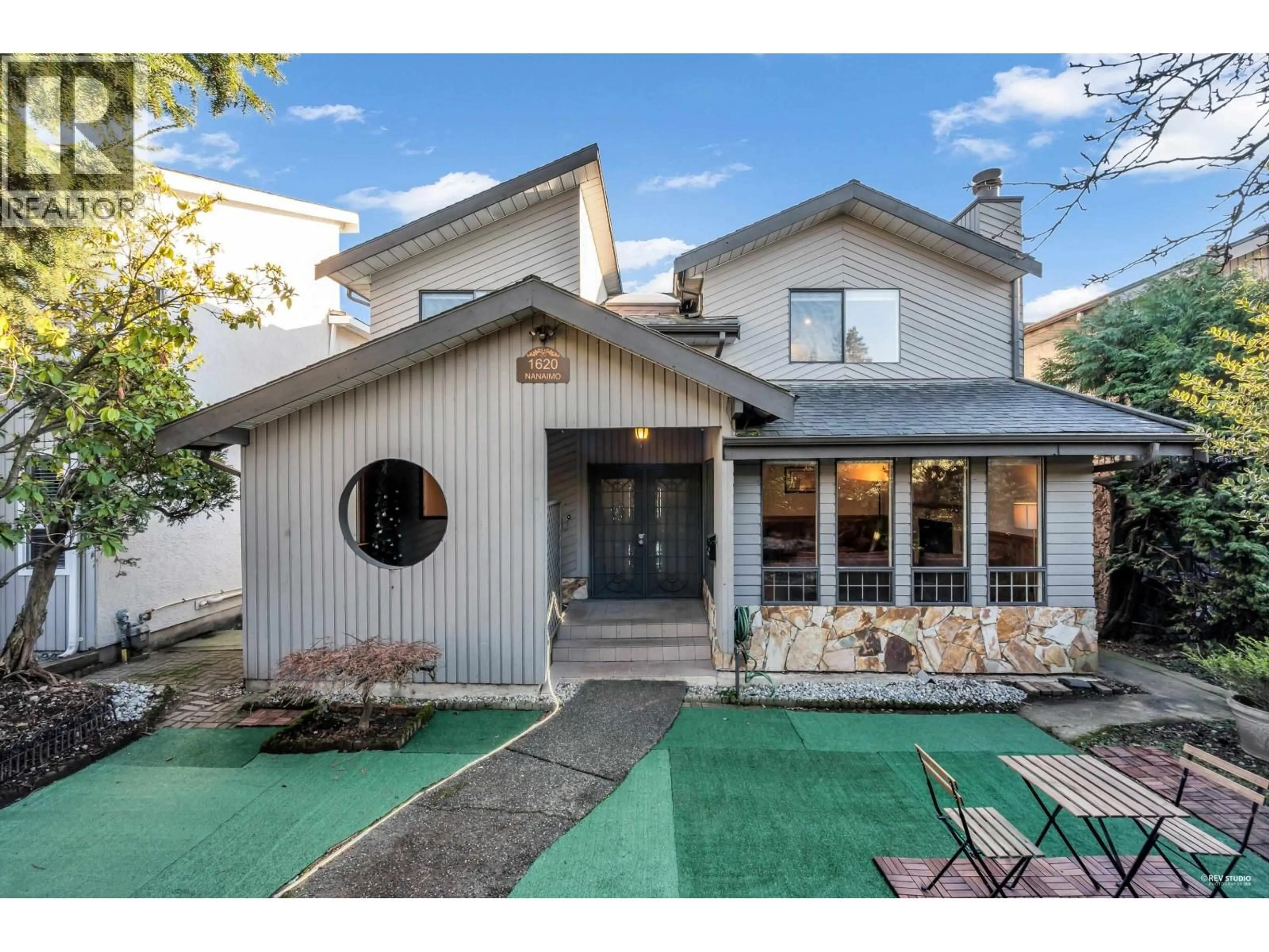 Home with vinyl exterior material, street for 1620 NANAIMO STREET, New Westminster British Columbia V3M2G6