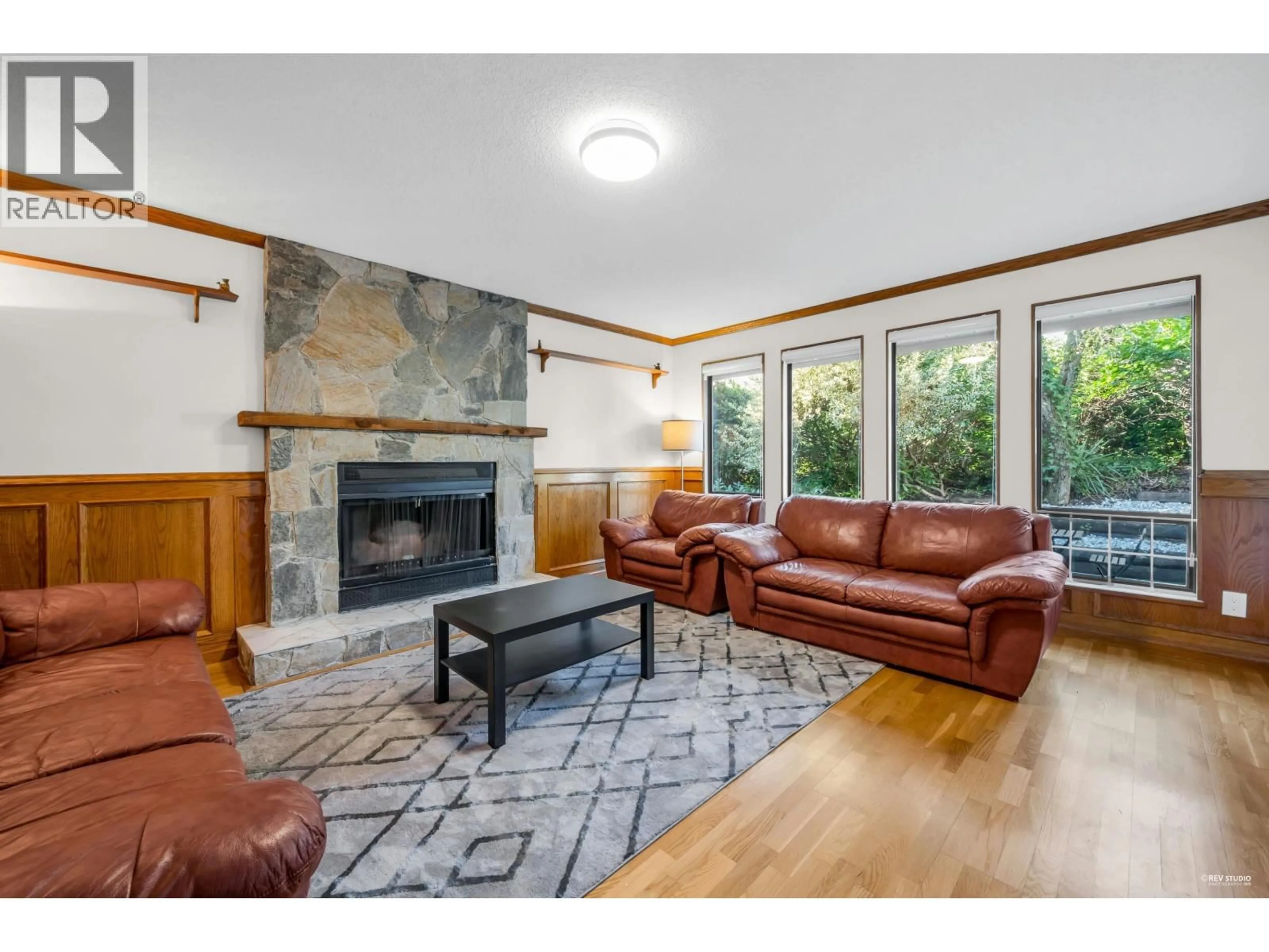 Living room with furniture, unknown for 1620 NANAIMO STREET, New Westminster British Columbia V3M2G6