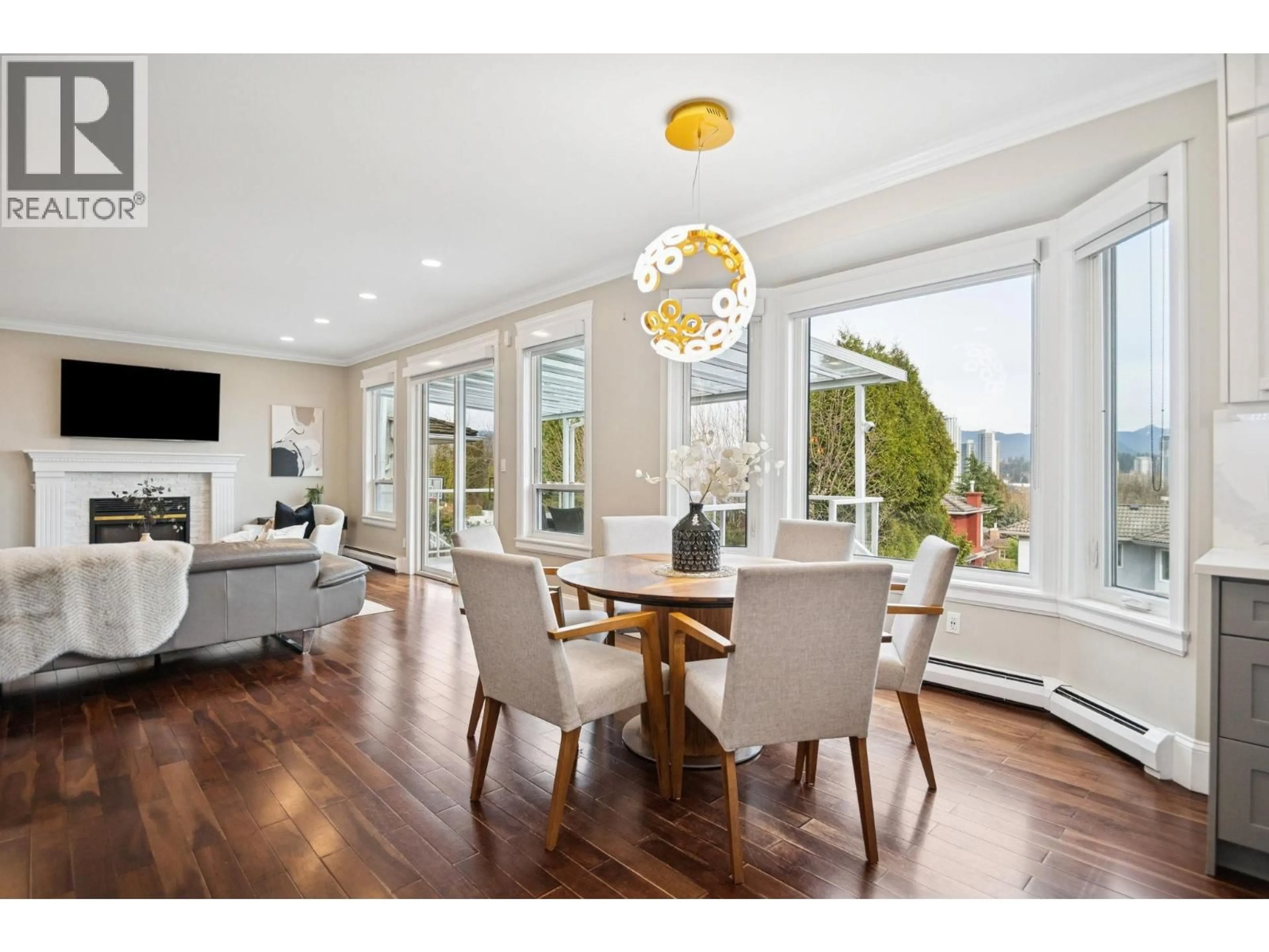 Dining room, wood/laminate floor for 7536 SEQUOIA ROAD, Burnaby British Columbia V3N4W9
