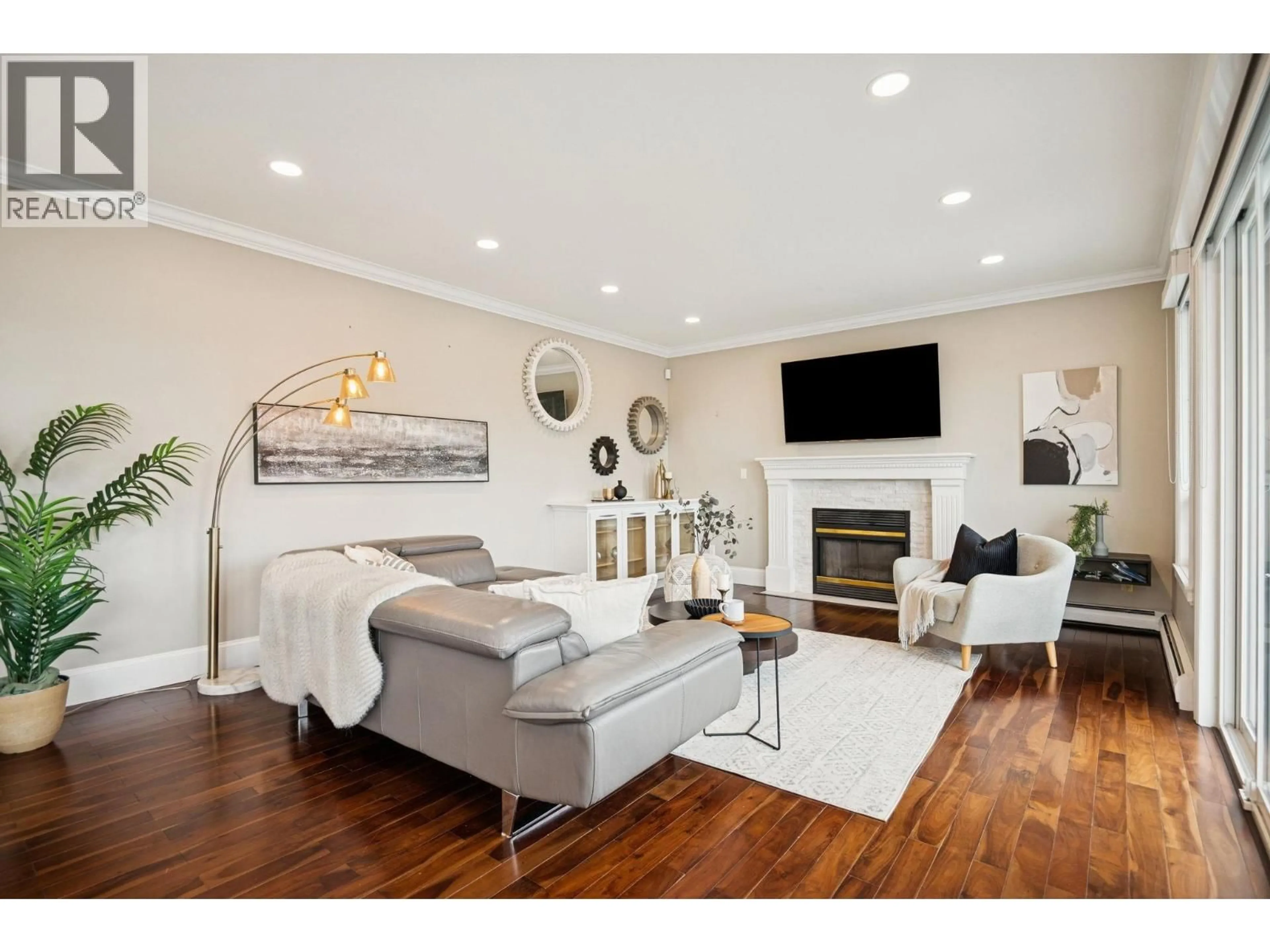 Living room with furniture, wood/laminate floor for 7536 SEQUOIA ROAD, Burnaby British Columbia V3N4W9