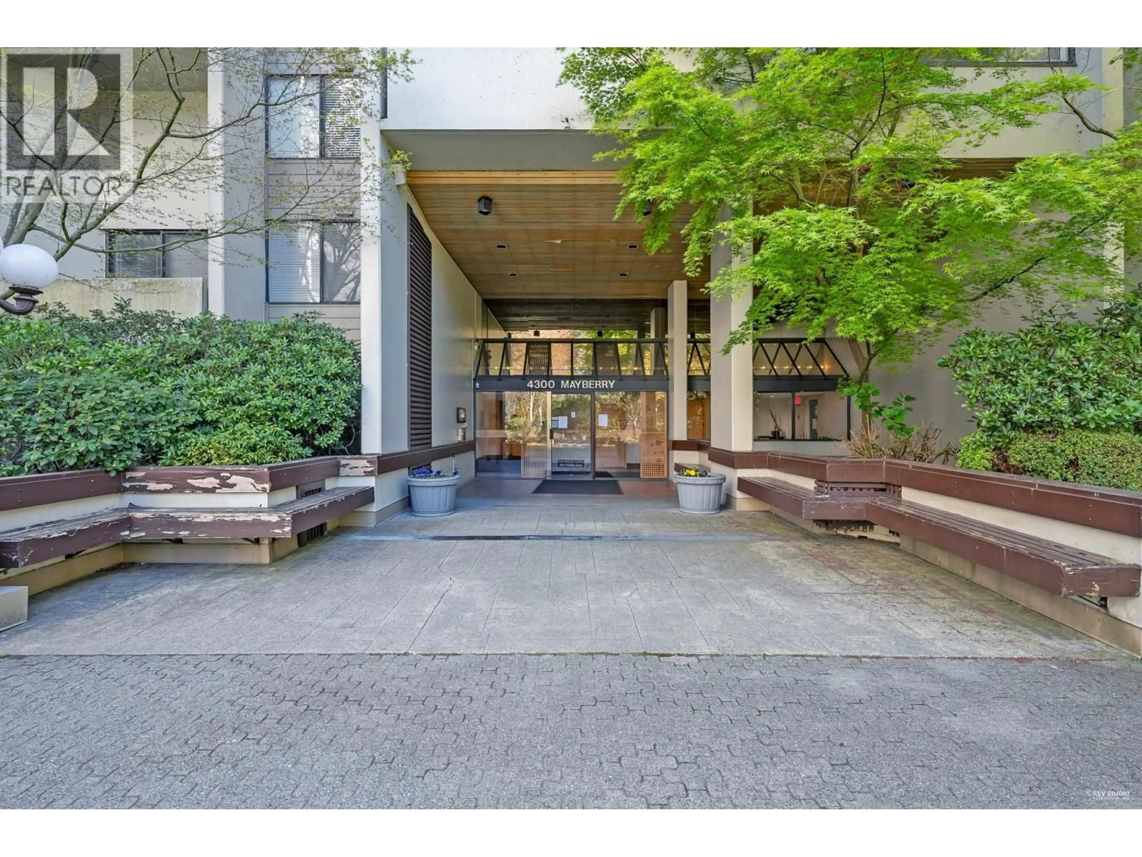Indoor foyer for 1508 - 4300 MAYBERRY STREET, Burnaby British Columbia V5H4A4