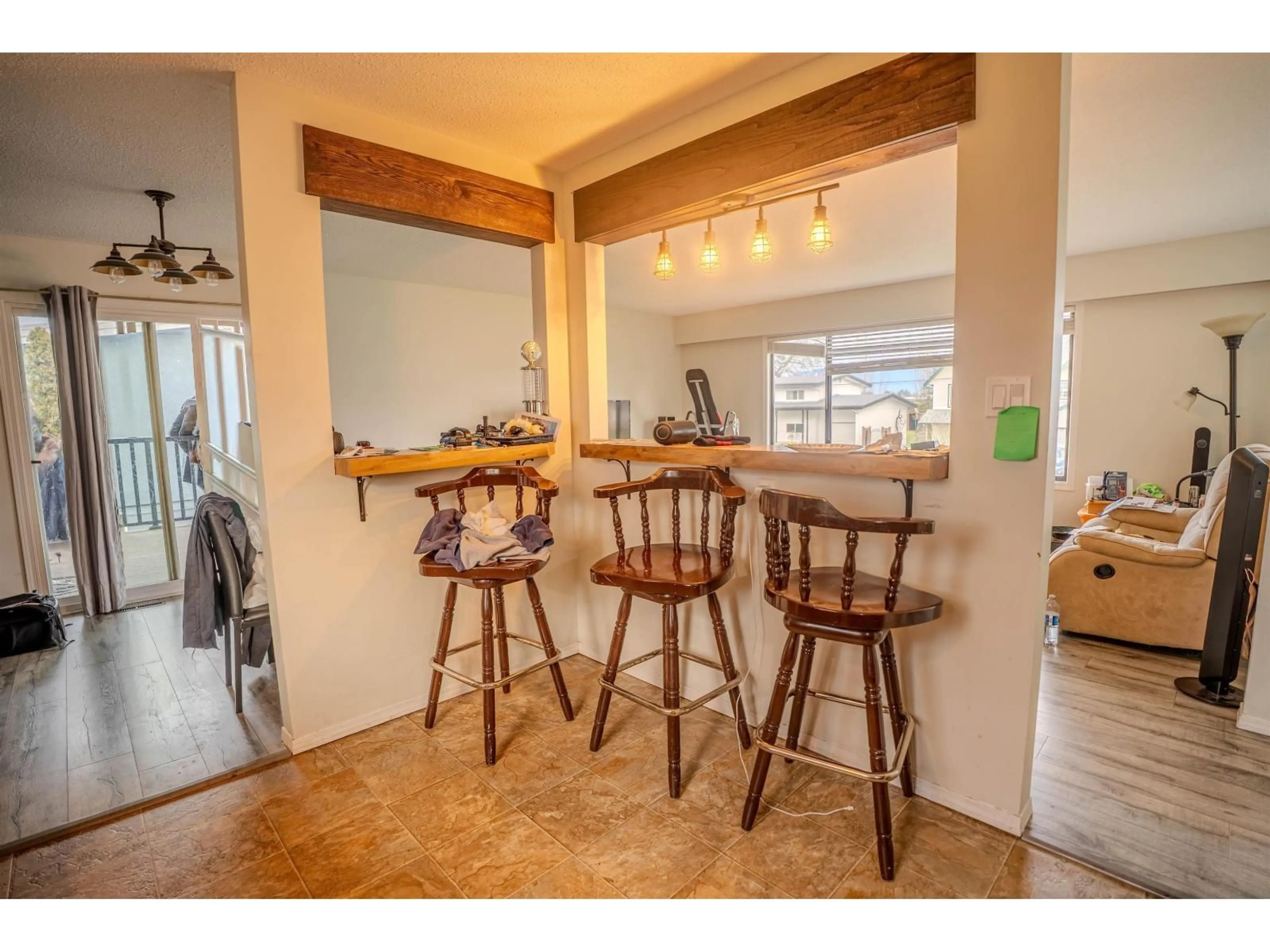 Open concept kitchen, unknown for 9543 PAULA CRESCENT, Chilliwack British Columbia V2P6H1