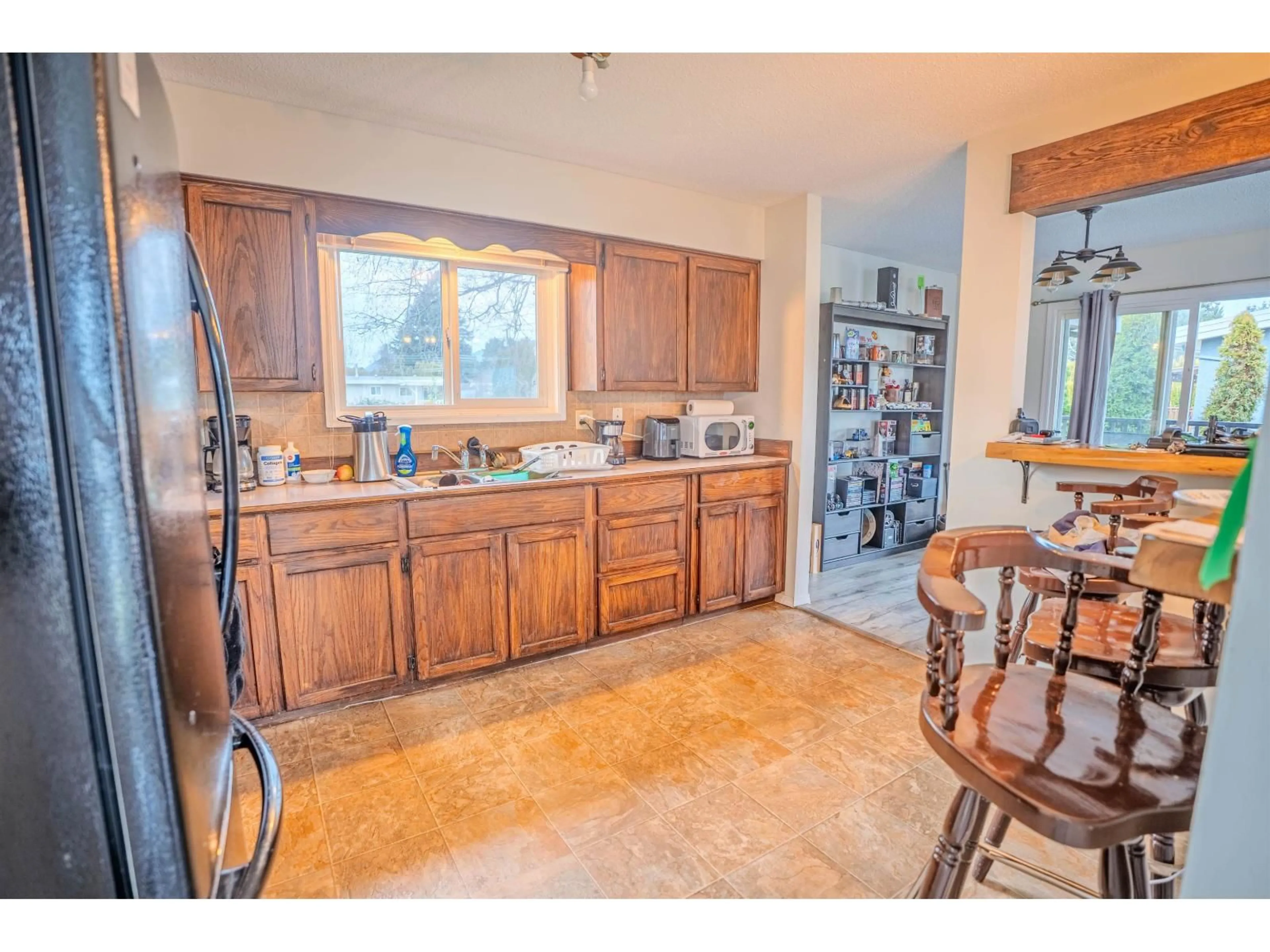 Open concept kitchen, ceramic/tile floor for 9543 PAULA CRESCENT, Chilliwack British Columbia V2P6H1