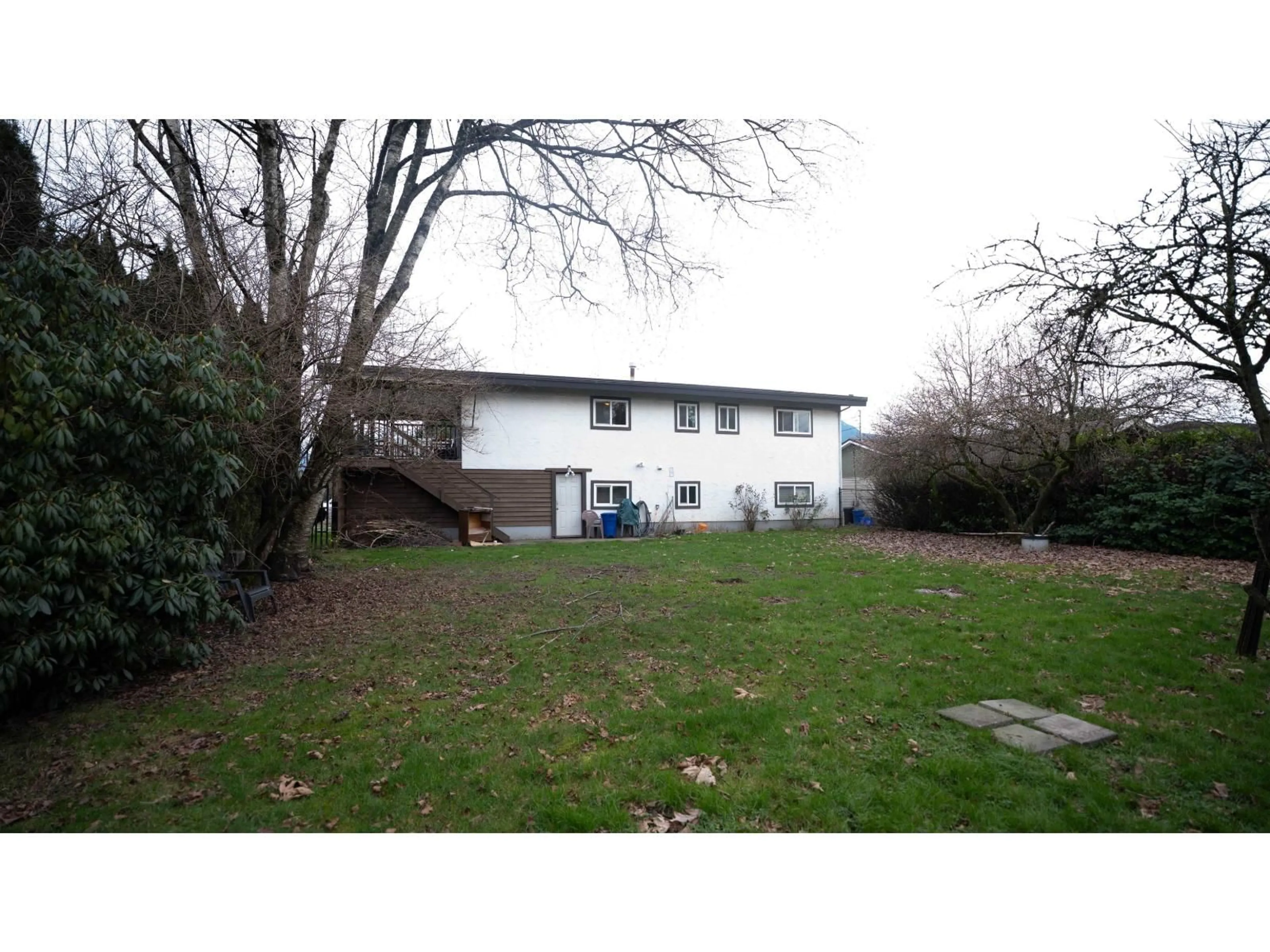 A pic from outside/outdoor area/front of a property/back of a property/a pic from drone, building for 9543 PAULA CRESCENT, Chilliwack British Columbia V2P6H1