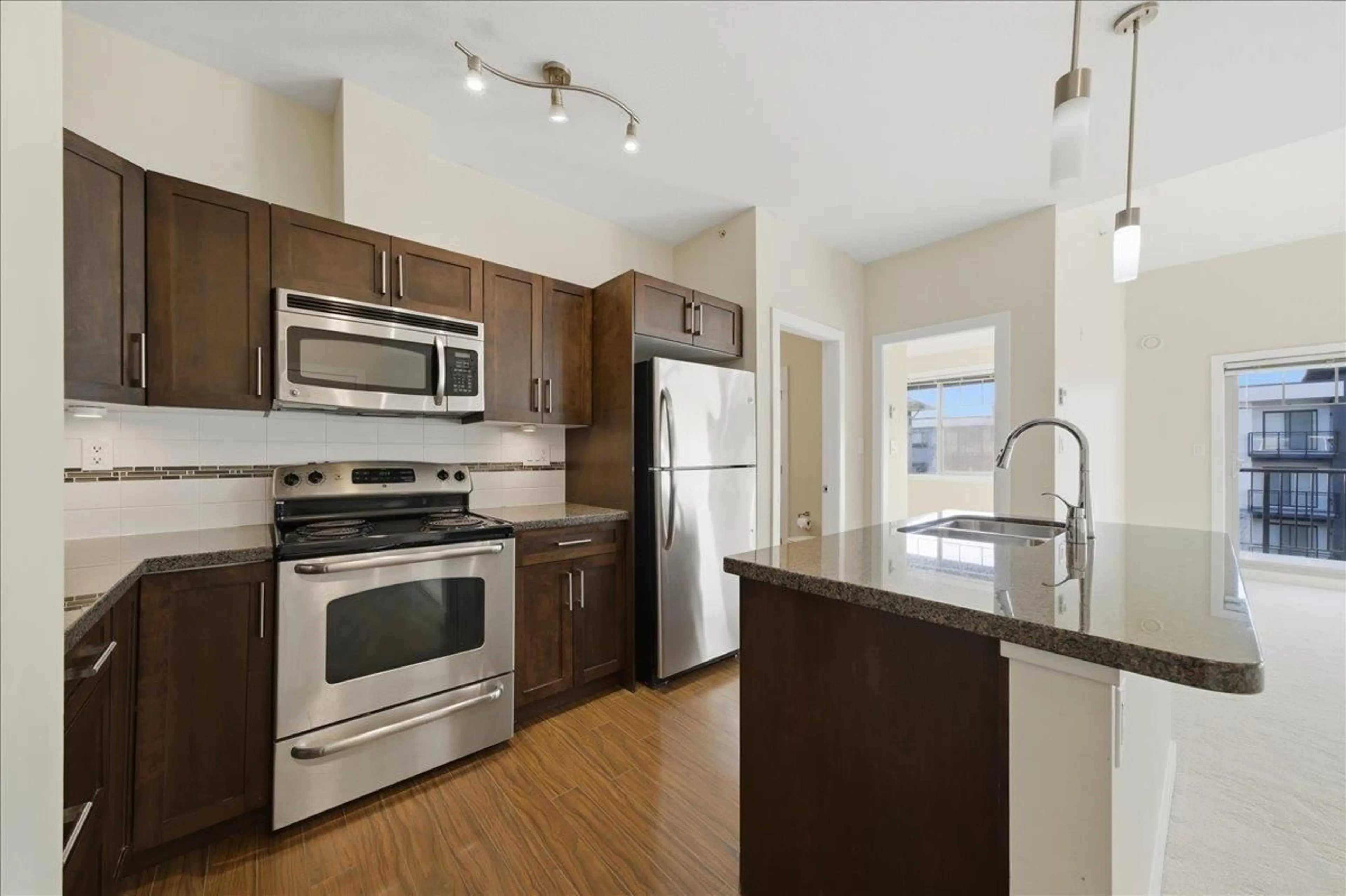 Standard kitchen, unknown for 411 - 33898 PINE STREET, Abbotsford British Columbia V2S2P3