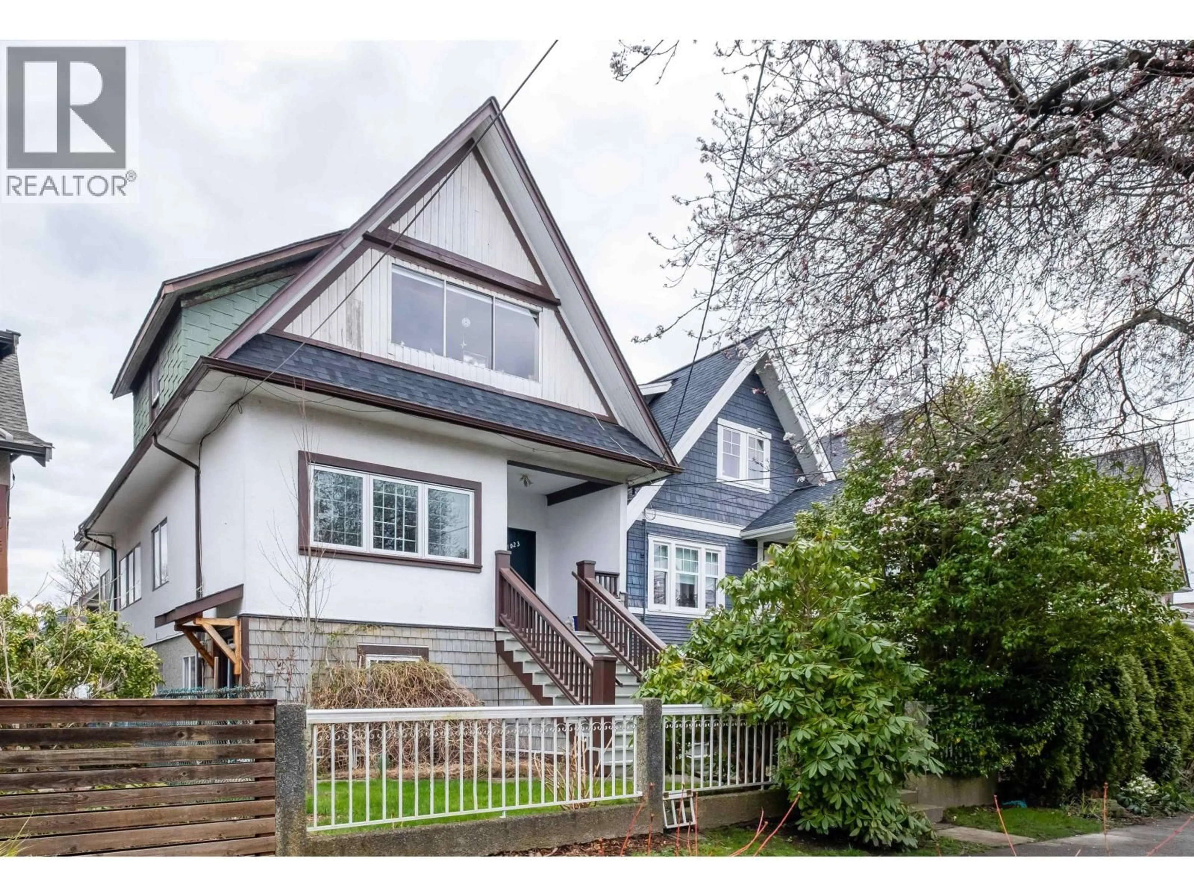 Home with vinyl exterior material, street for 1021 14TH AVENUE, Vancouver British Columbia V5T2P1