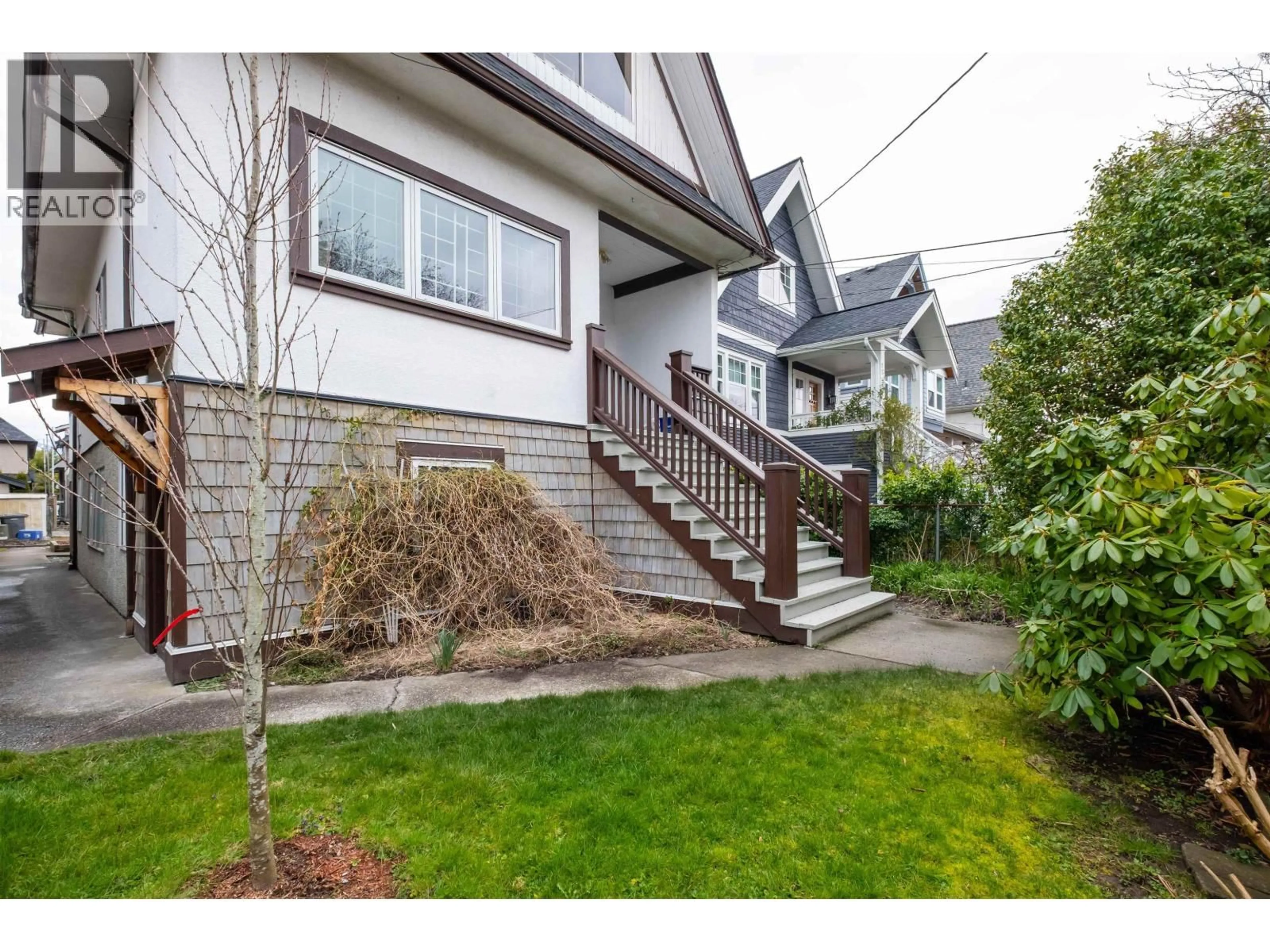 Home with vinyl exterior material, street for 1021 14TH AVENUE, Vancouver British Columbia V5T2P1