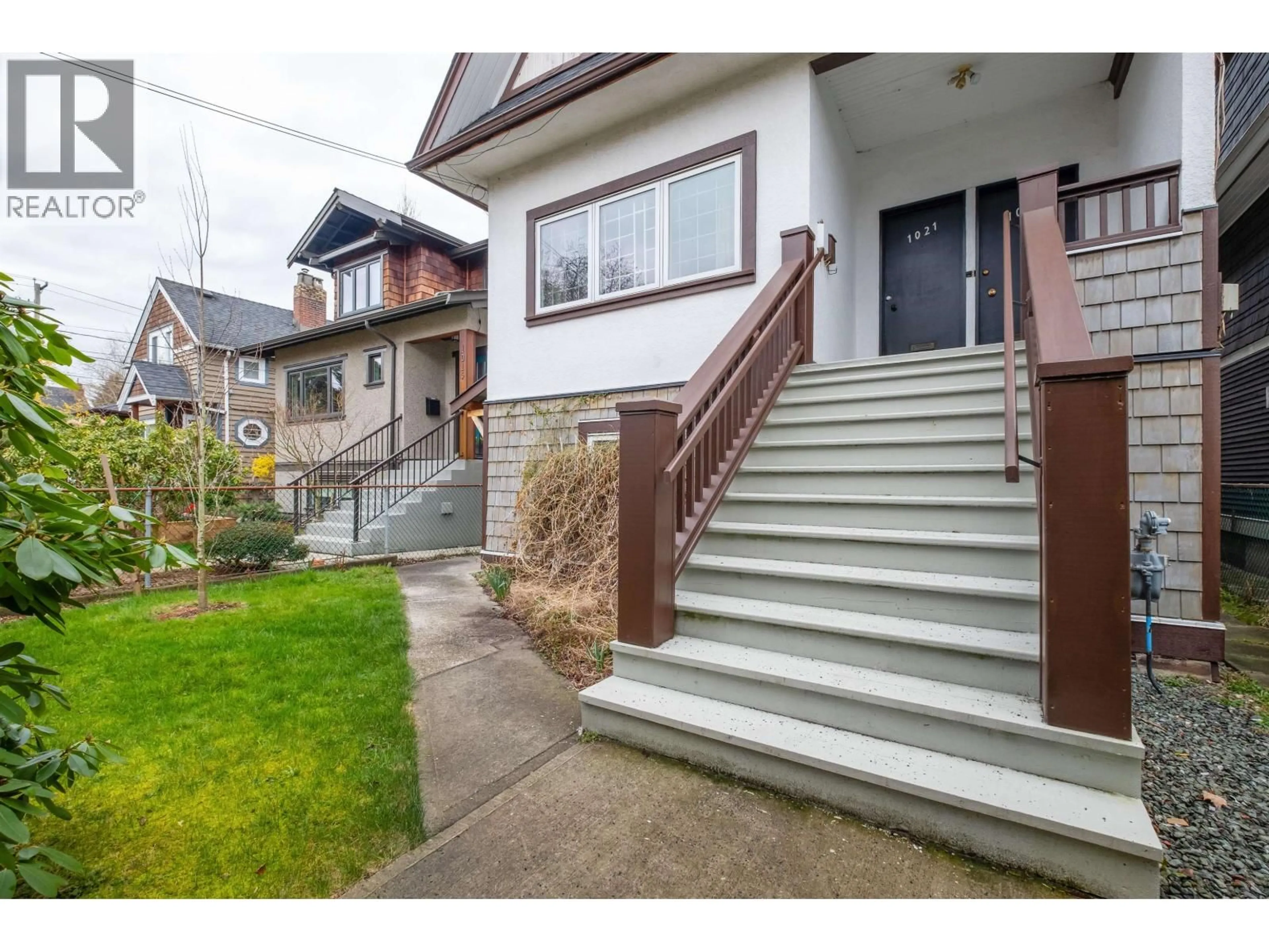 Stairs for 1021 14TH AVENUE, Vancouver British Columbia V5T2P1