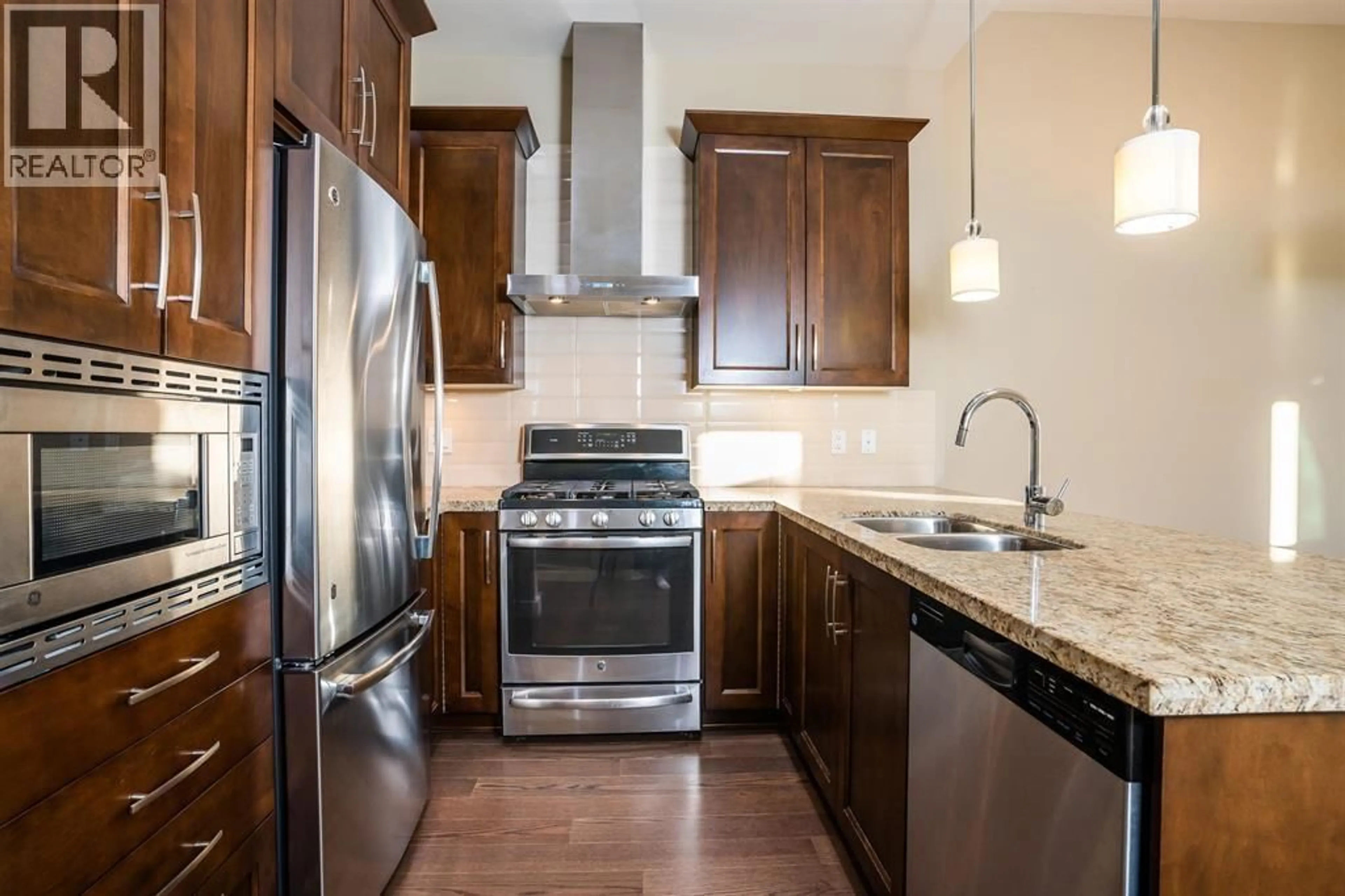 Open concept kitchen, ceramic/tile floor for 514 - 5011 SPRINGS BOULEVARD, Tsawwassen British Columbia V4M0B6