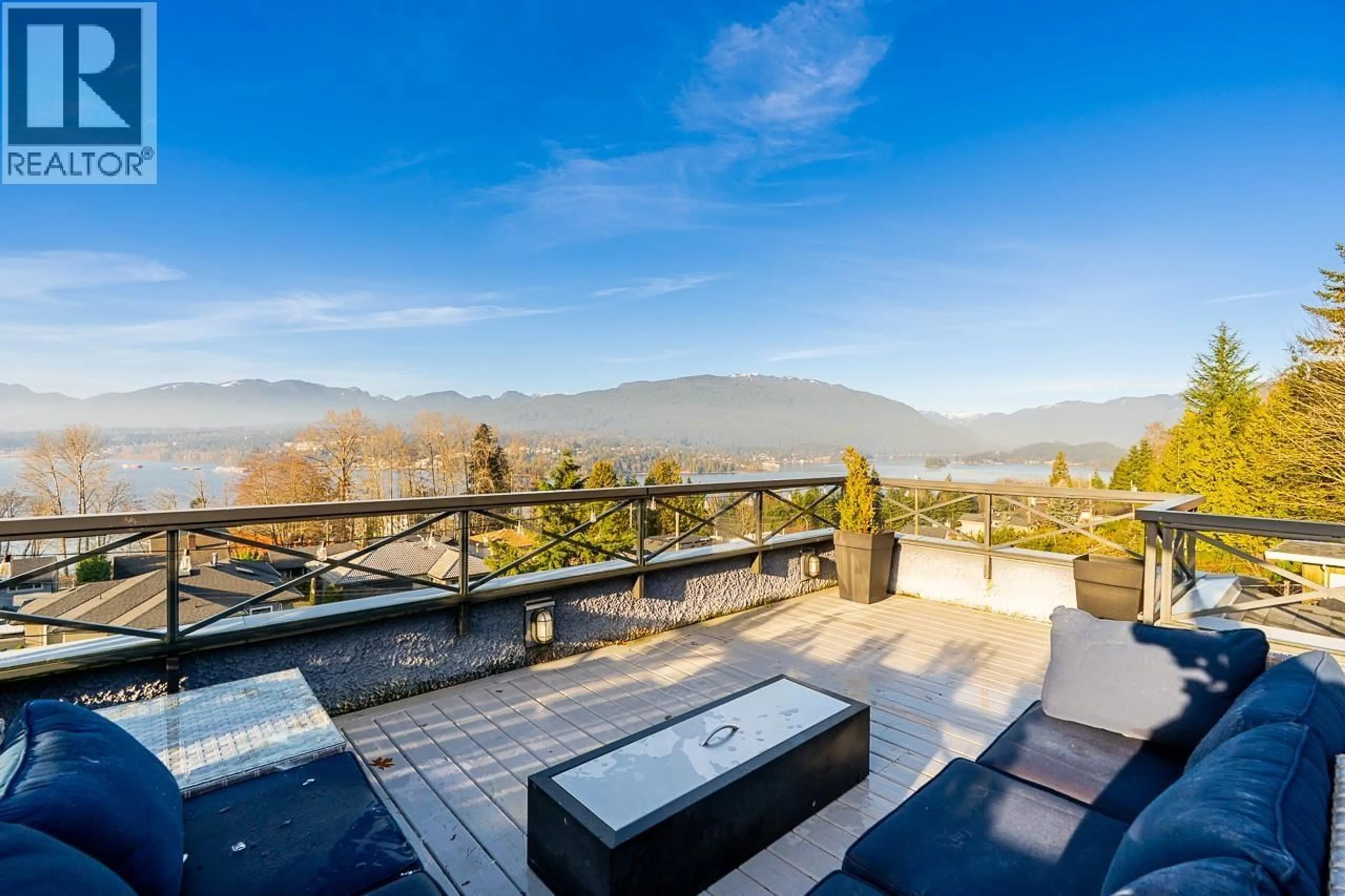 Patio, mountain view for 7329 BRAESIDE DRIVE, Burnaby British Columbia V5A1G2