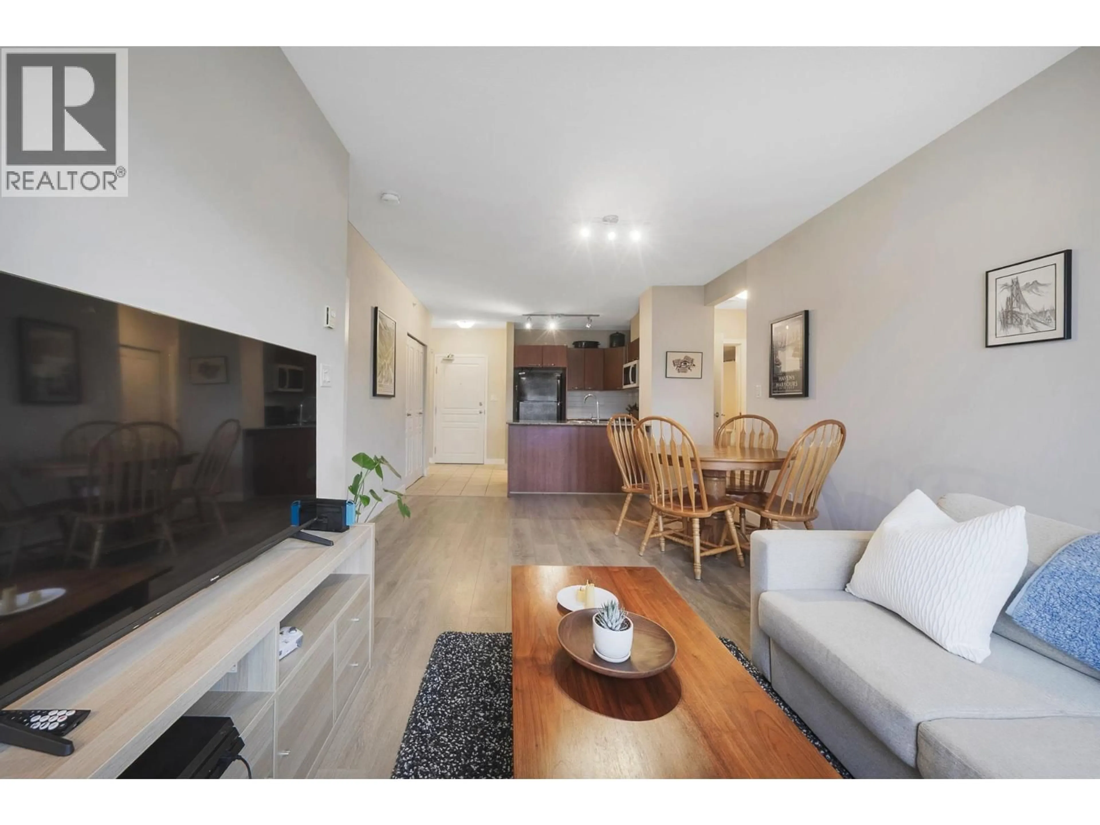 Living room with furniture, unknown for 415 - 4028 KNIGHT STREET, Vancouver British Columbia V5N5Y8