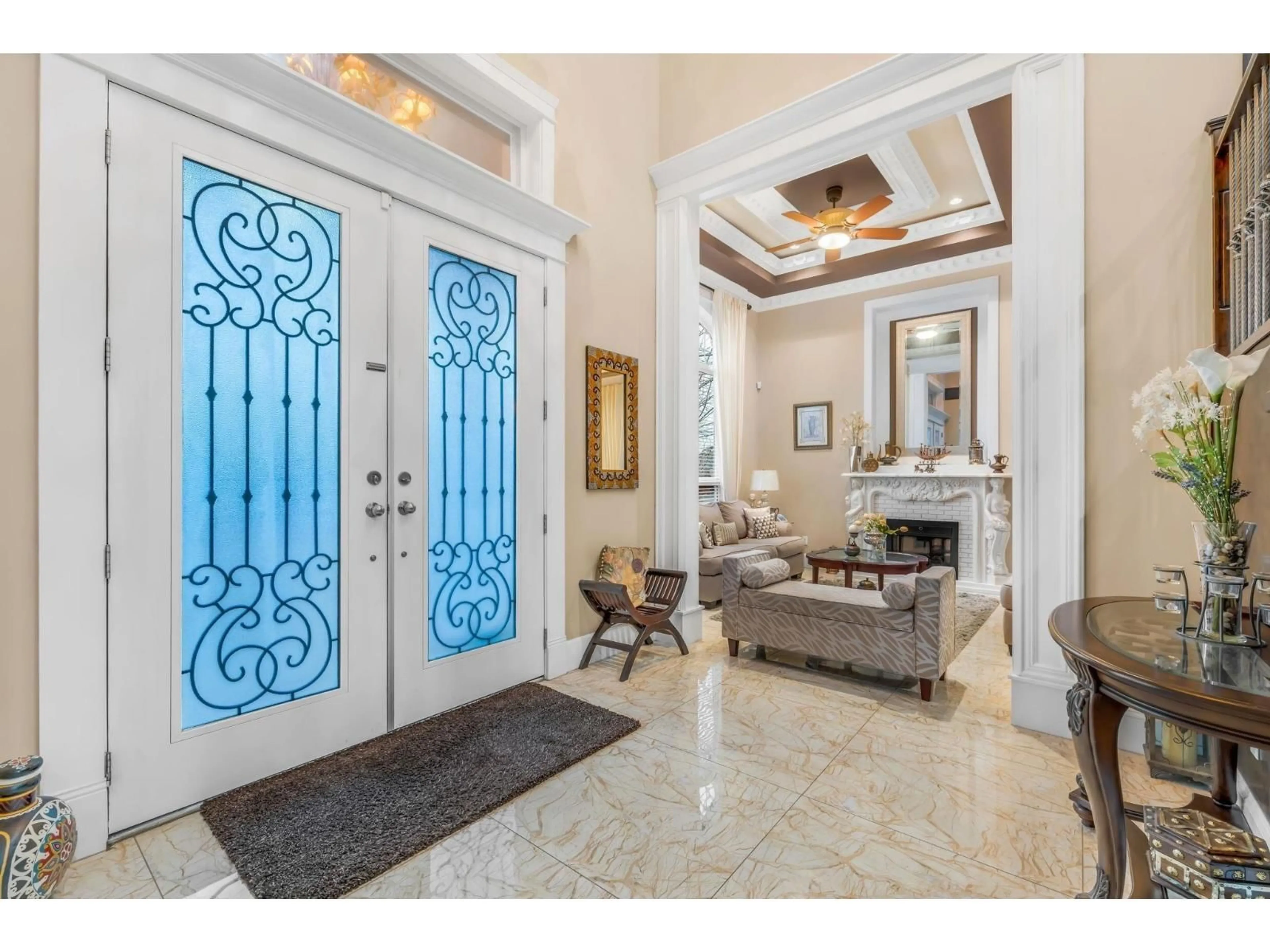 Indoor entryway for 14456 76 AVENUE, Surrey British Columbia V3S2G7