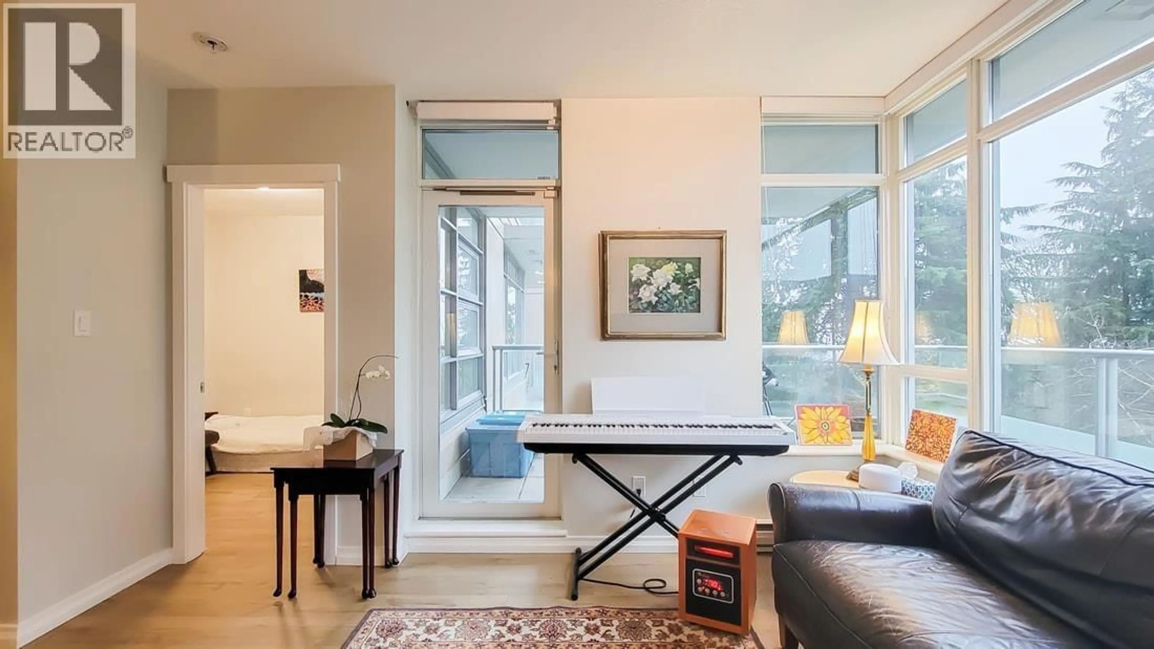 Indoor foyer for 301 - 9266 UNIVERSITY CRESCENT, Burnaby British Columbia V5A4Z1