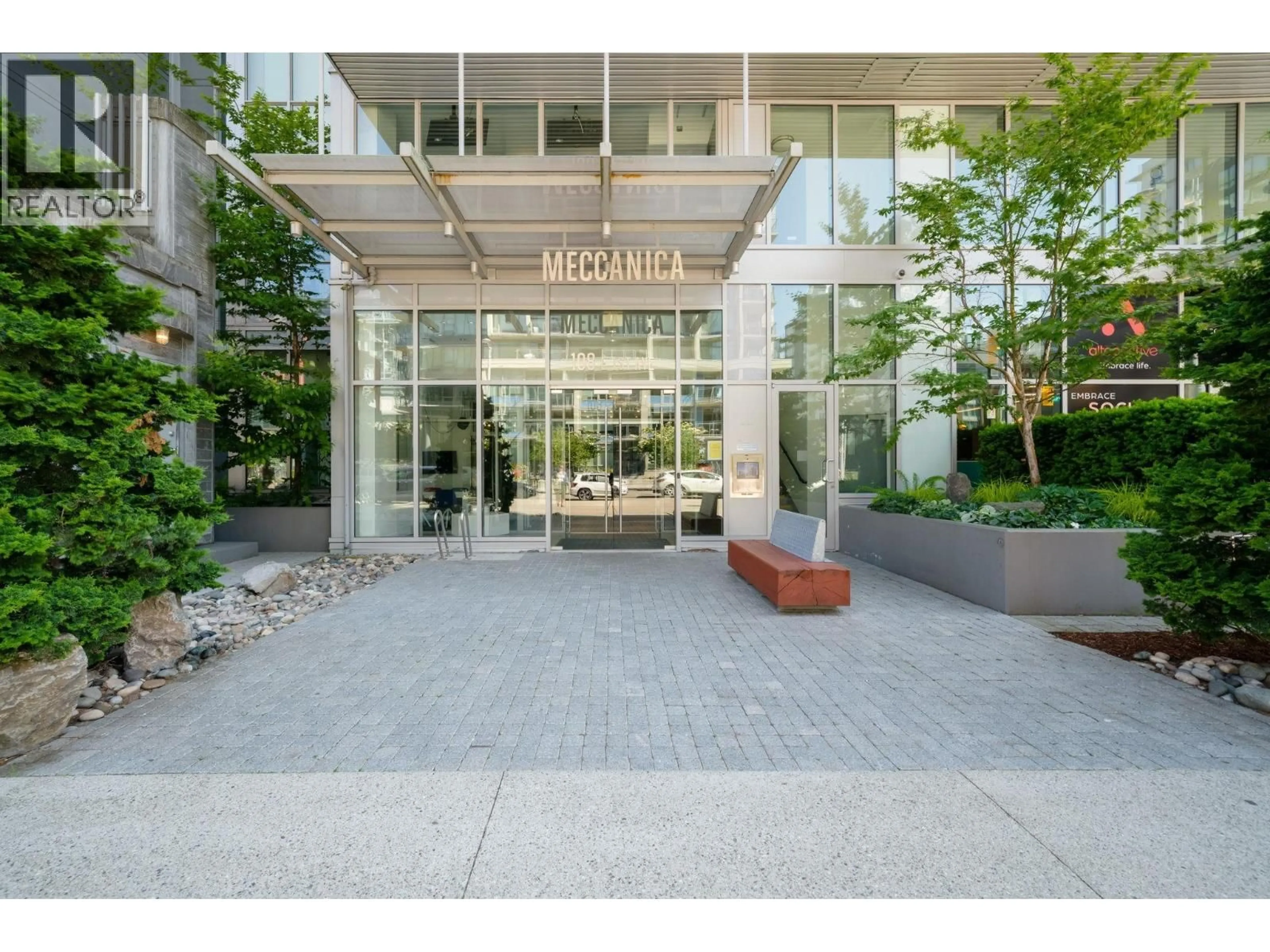 Indoor foyer for 713 - 108 1ST AVENUE, Vancouver British Columbia V5T0E4