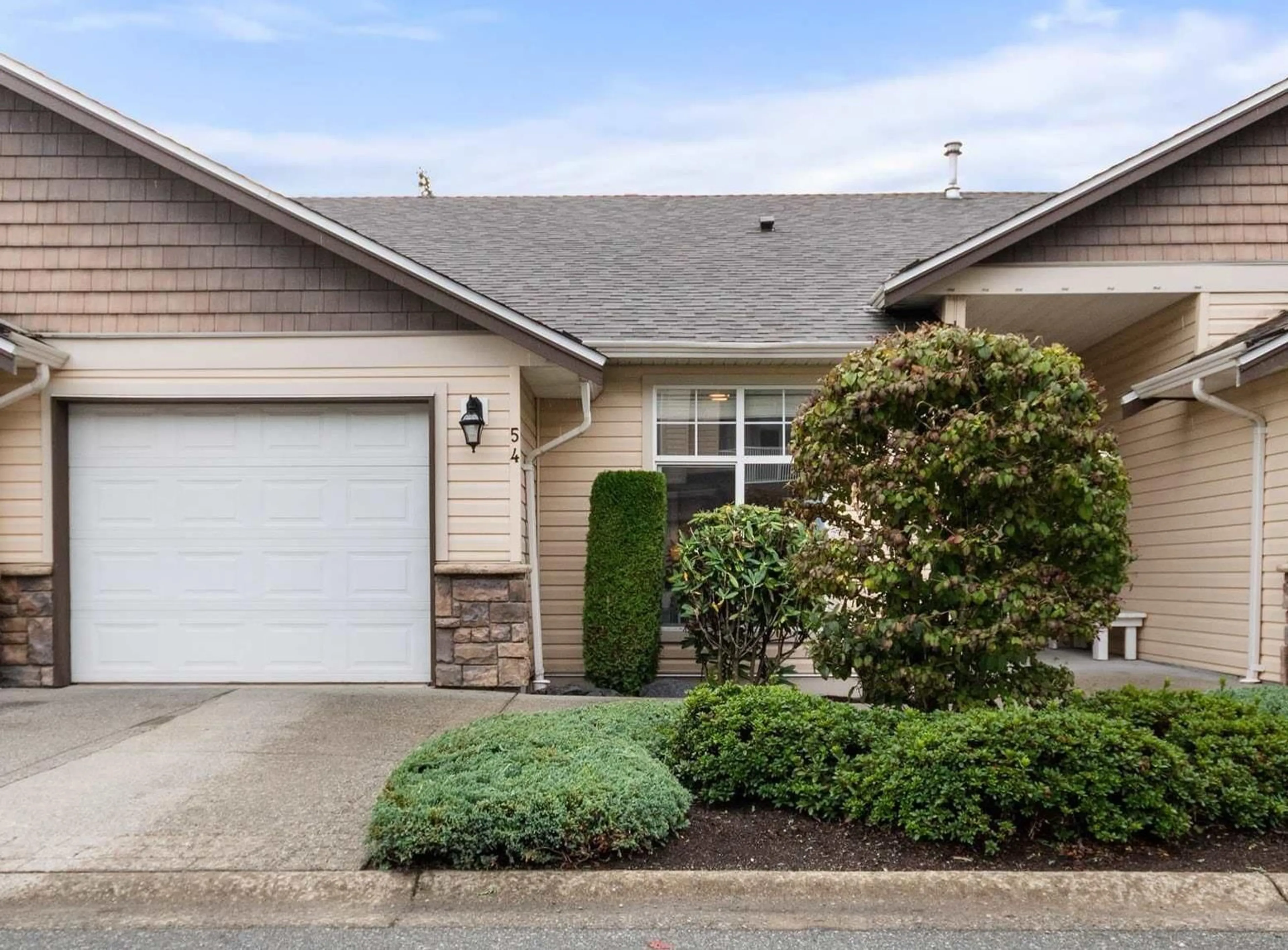 Home with vinyl exterior material, street for 54 - 8590 SUNRISE DRIVE, Chilliwack British Columbia V2R3Z4